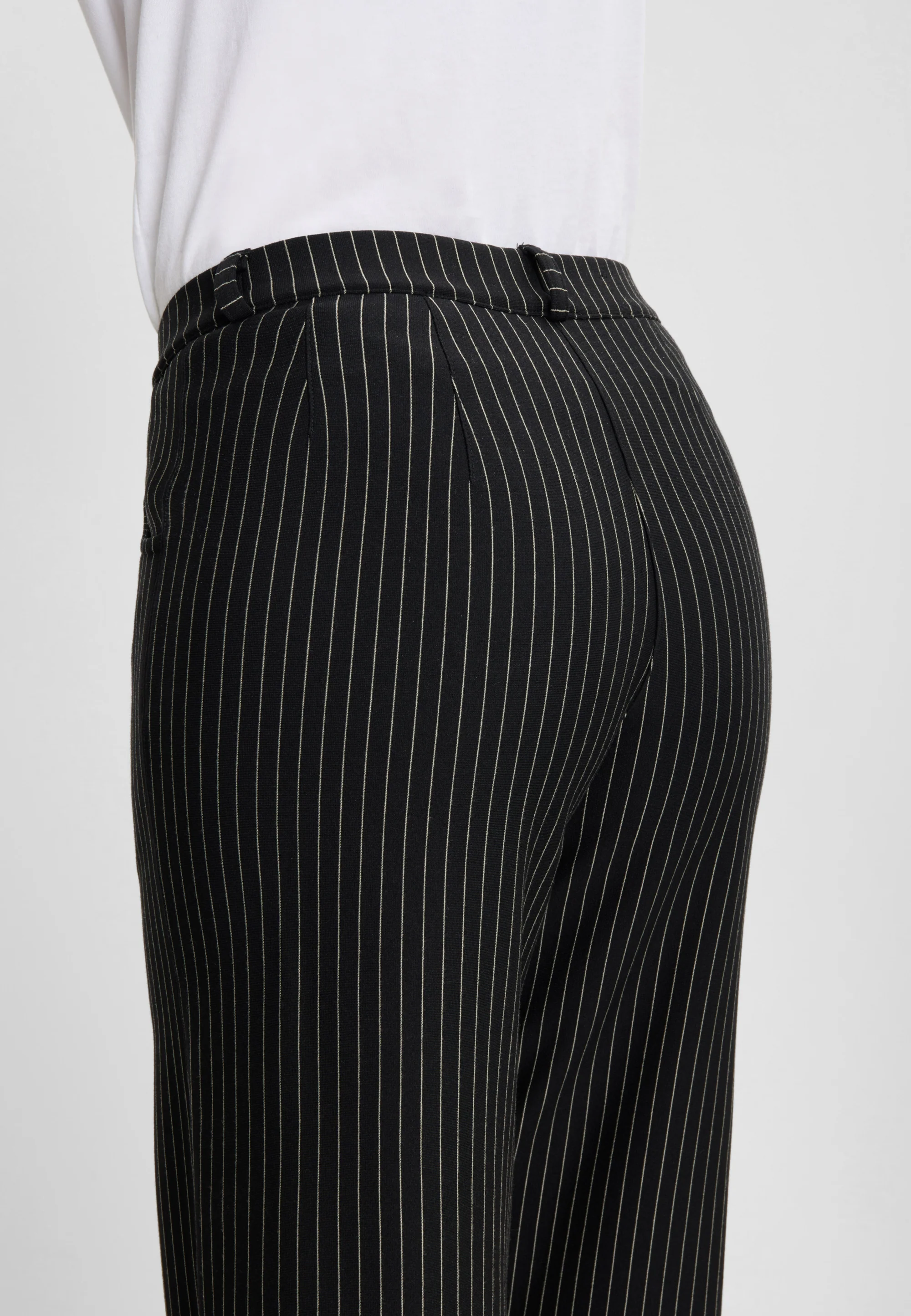 Donna Loose Jersey - Short Length - Black Stripe Brushed - Image 4