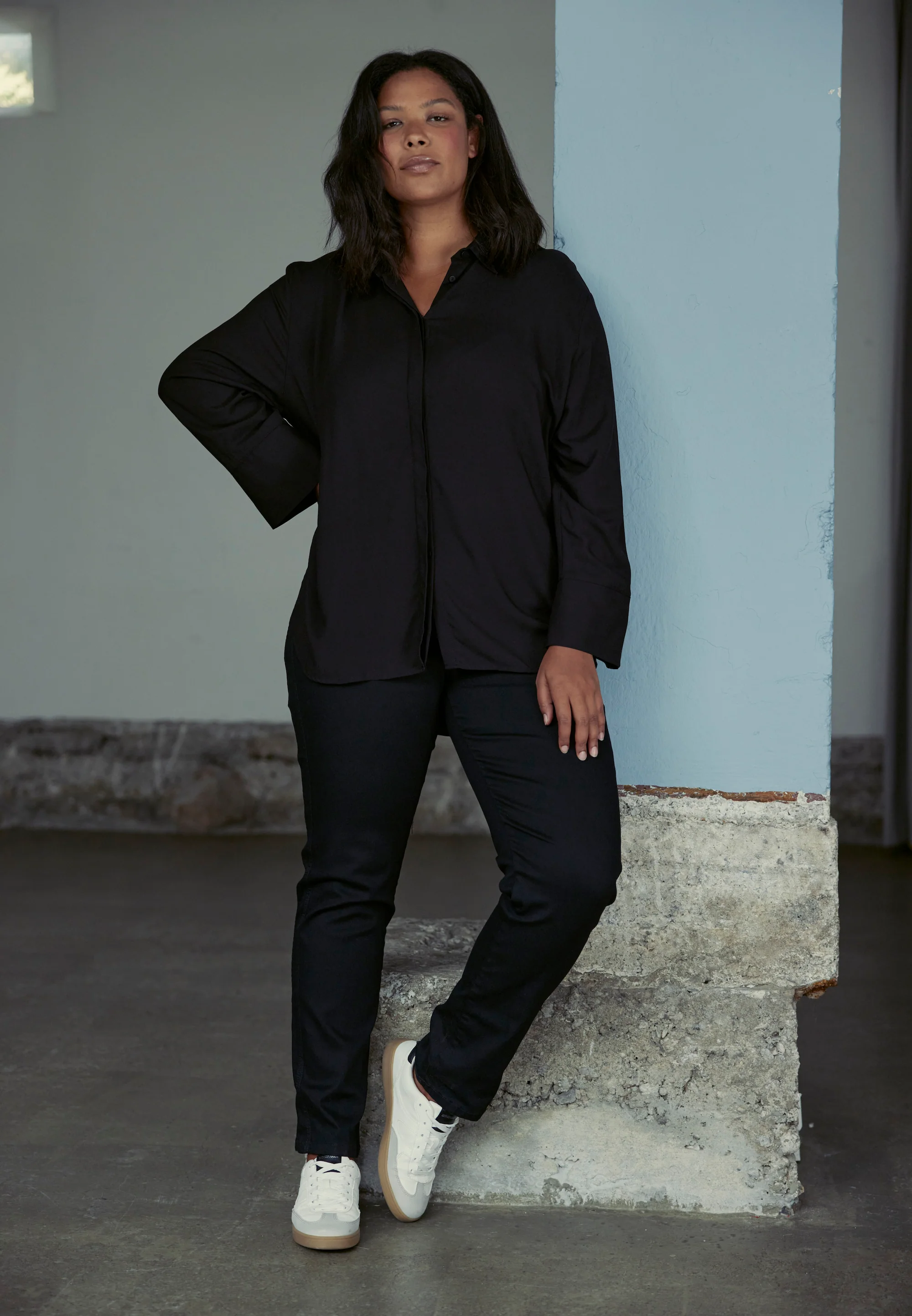 Serene Regular - Medium Length - Black - Image 6