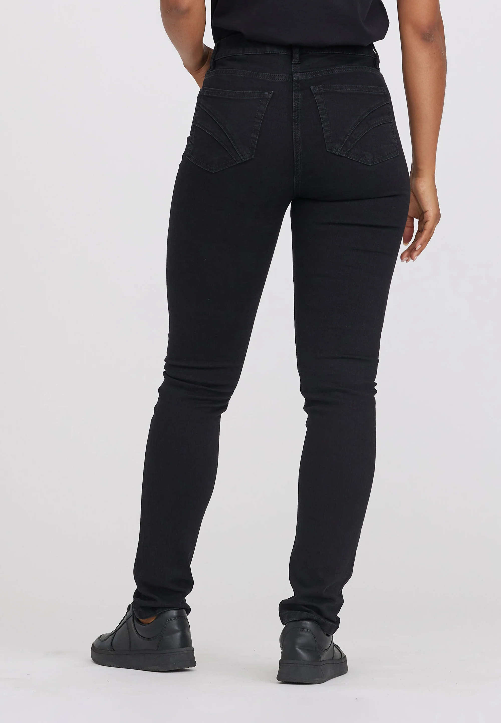 Laura Slim - Medium Length - Ecolabel - Washed Black Denim - Image 5