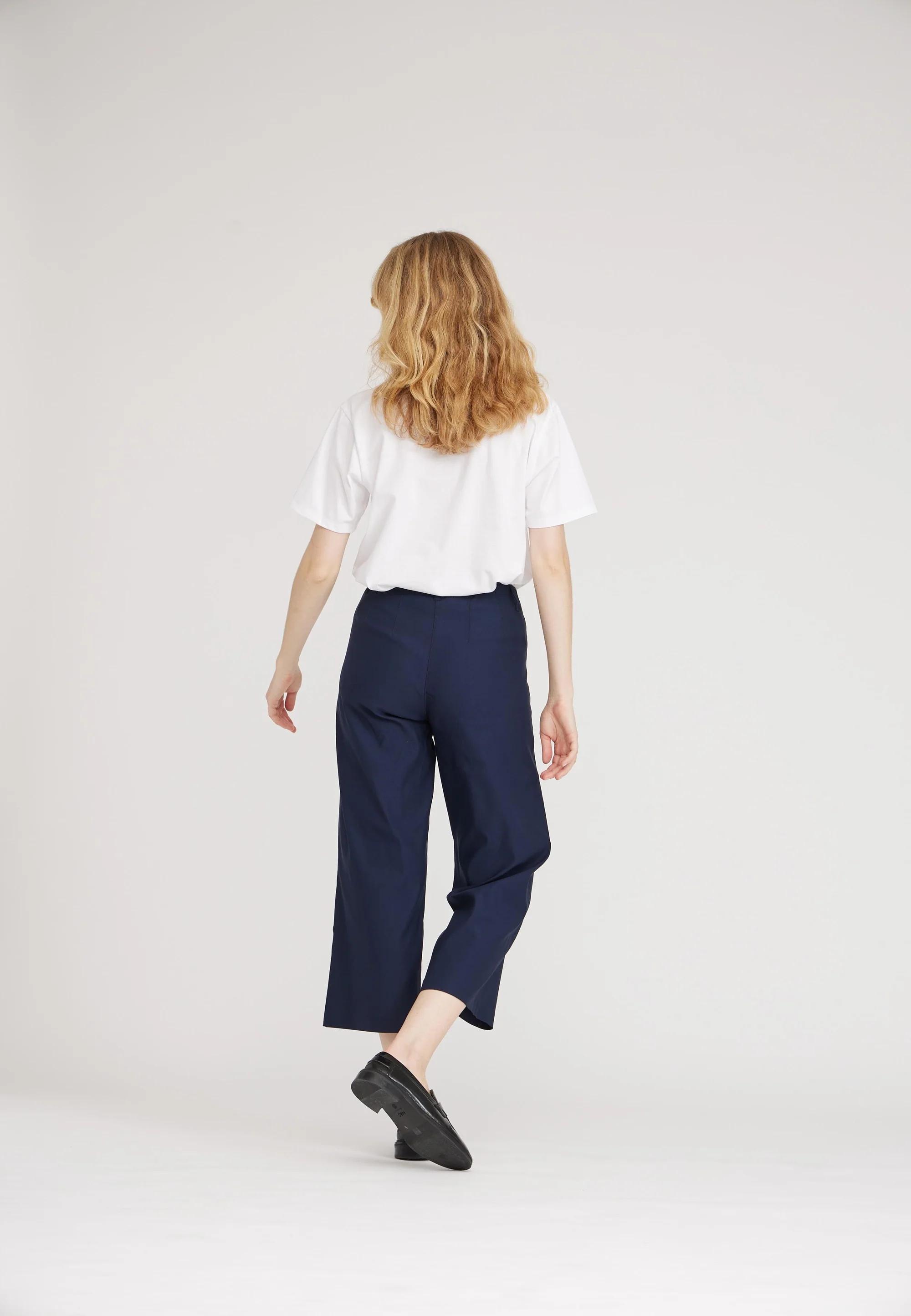 Donna Loose - Cropped - Navy - Image 3