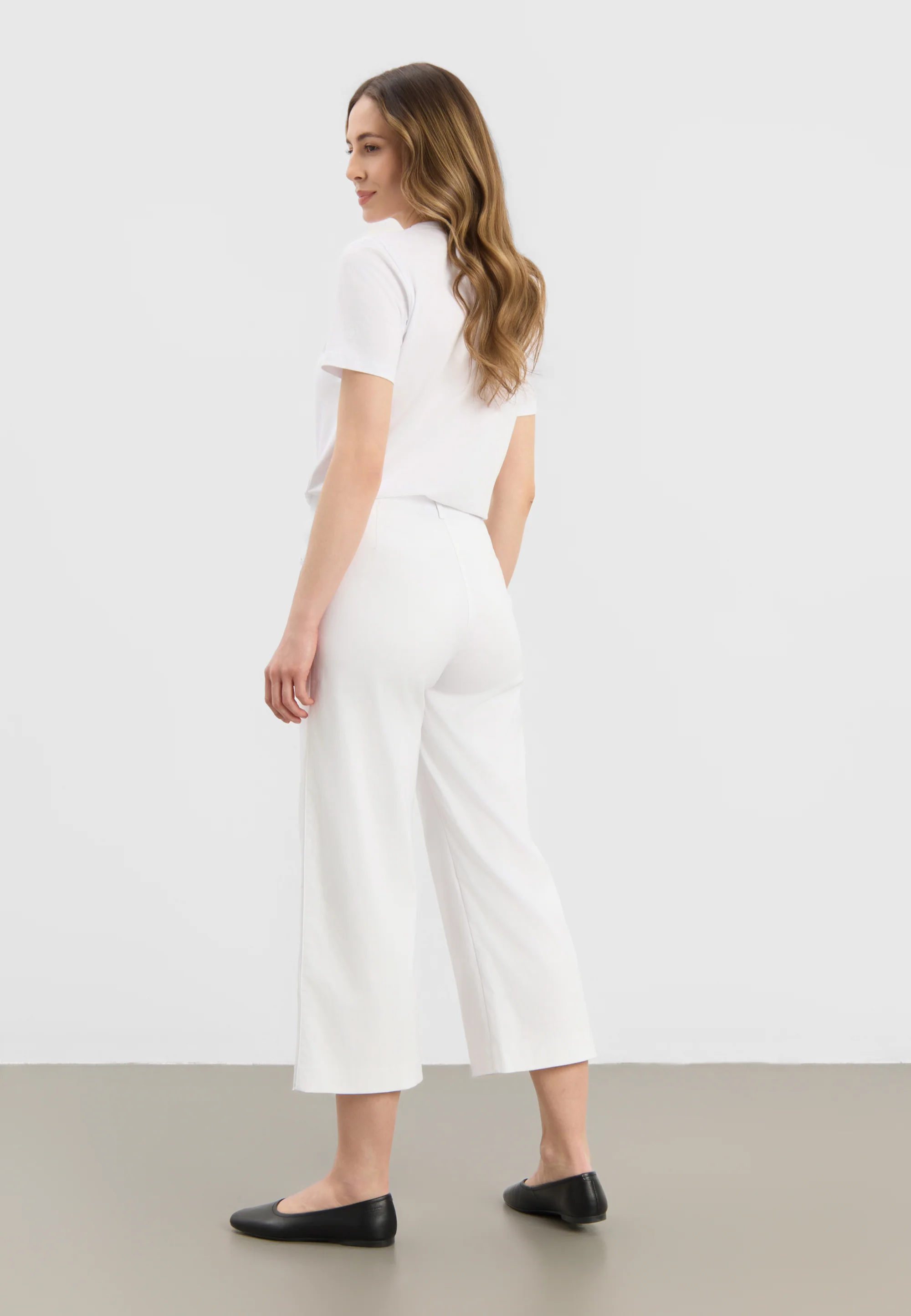 Donna Loose - Cropped - White - Image 3