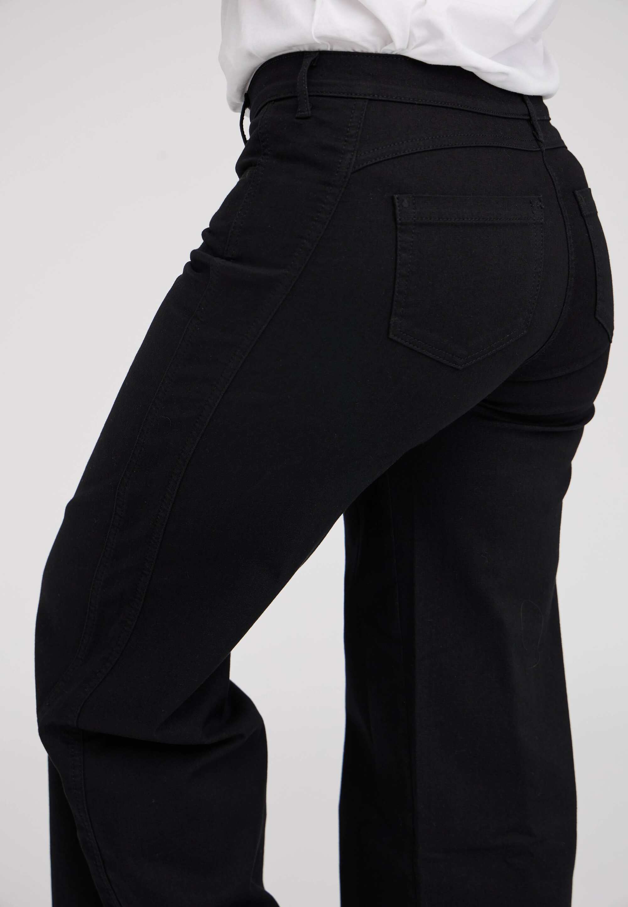 Serene 5-pocket Loose - Medium Length - Black - Image 3
