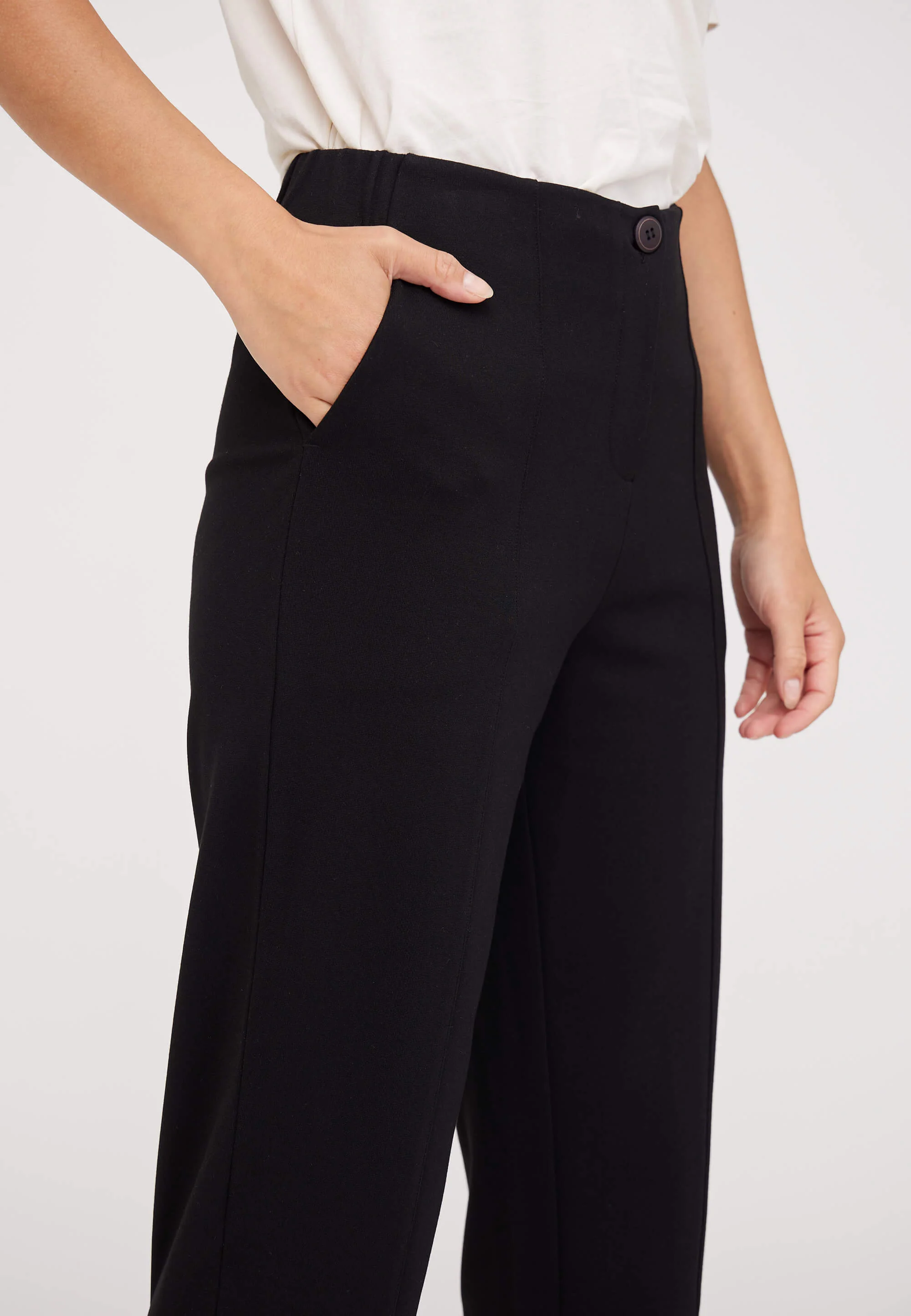Diana Relaxed - Medium Length - Black - Image 4