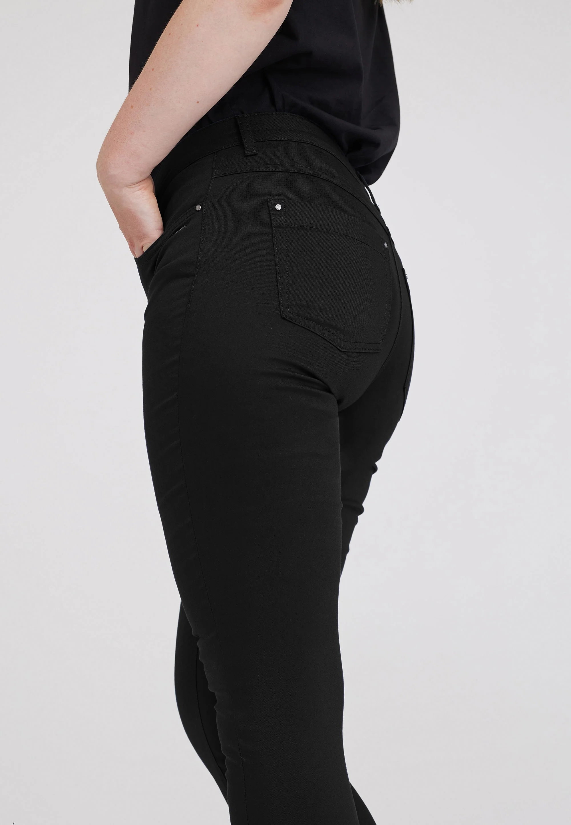 Laura Slim - Medium Length - Black - Image 4