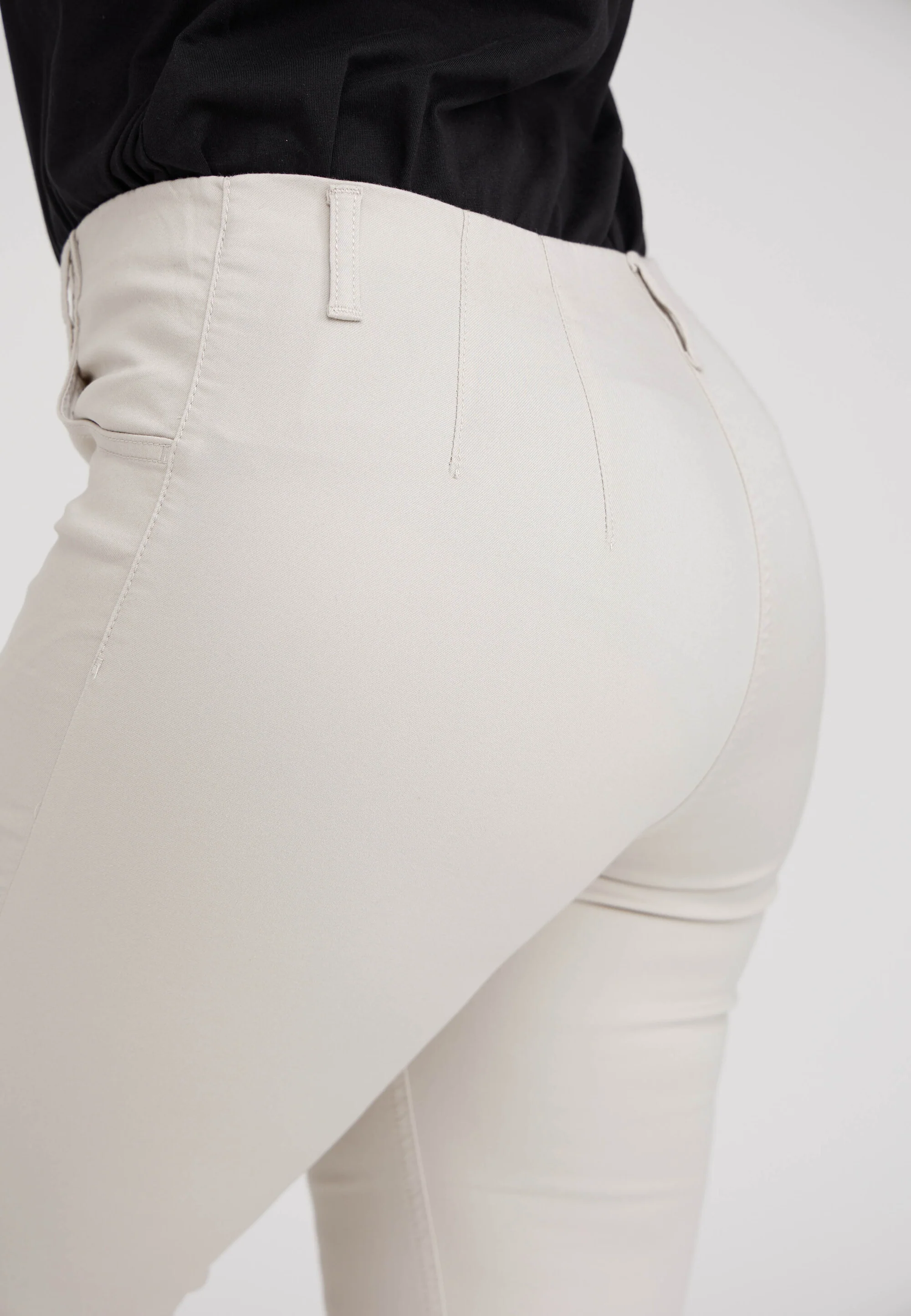 Kelly Regular - Medium Length - Grey Sand - Image 3