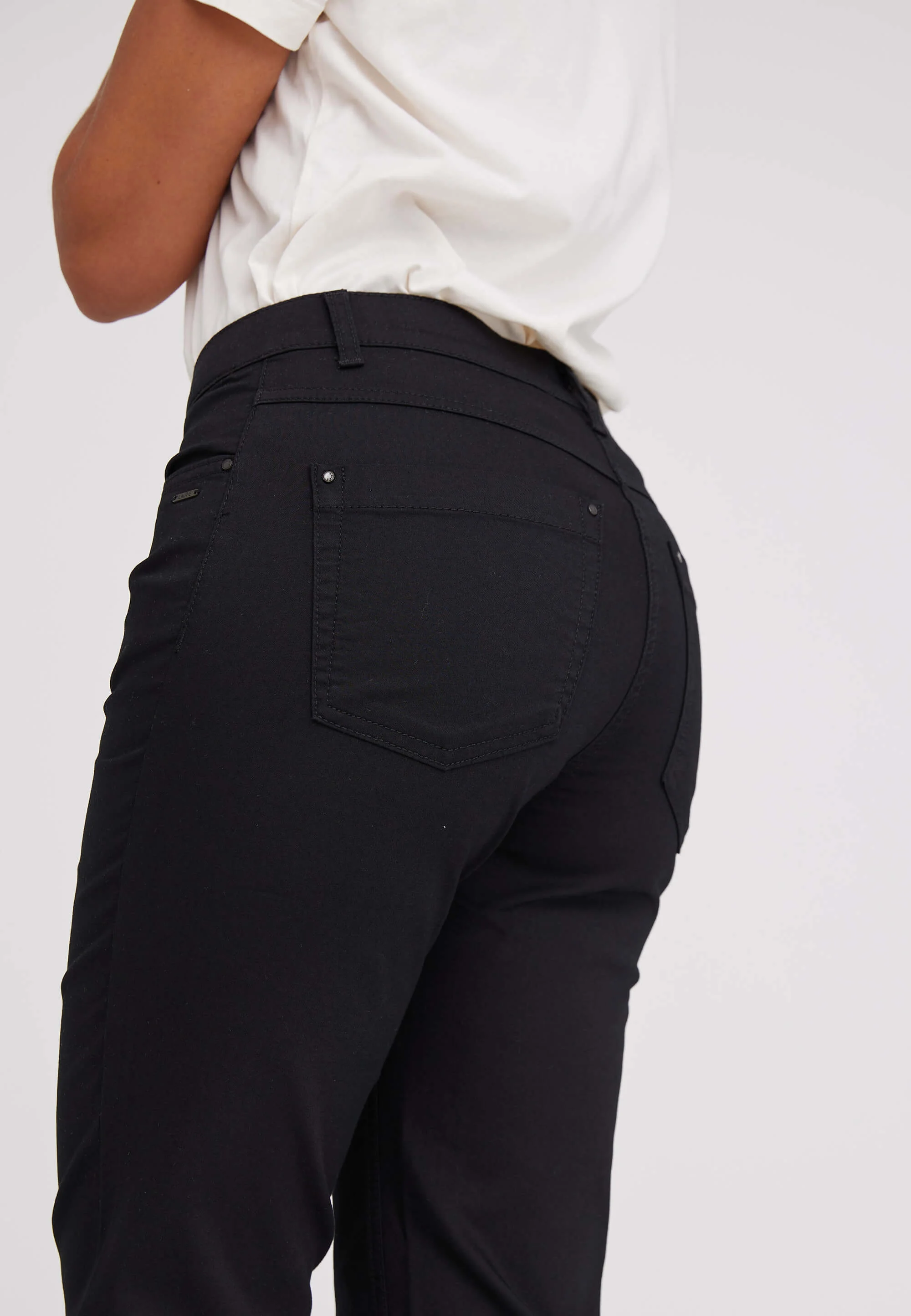 Amelia Straight - Medium Length - Black - Image 3