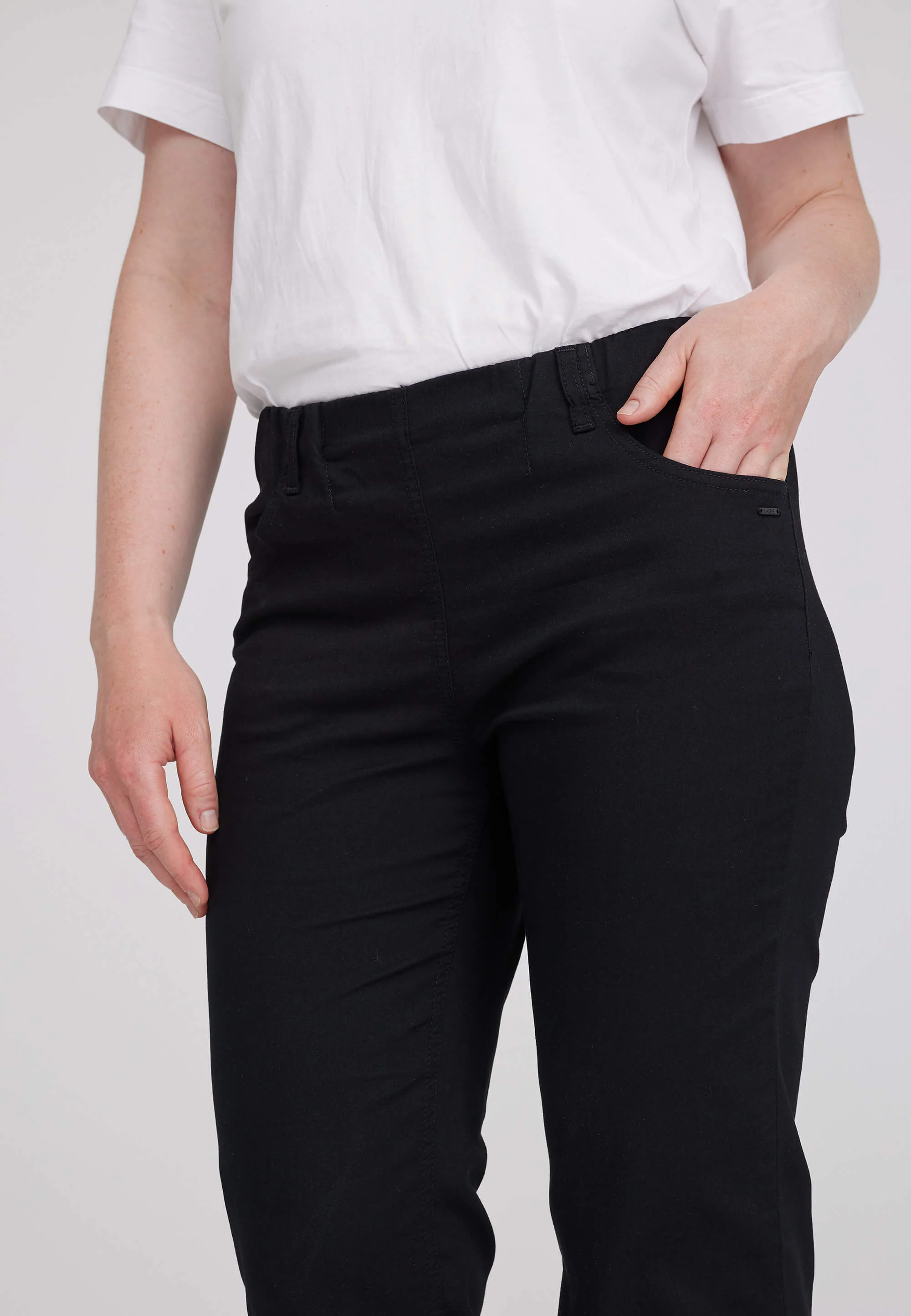 Tracy Straight - Medium Length - Black - Image 4