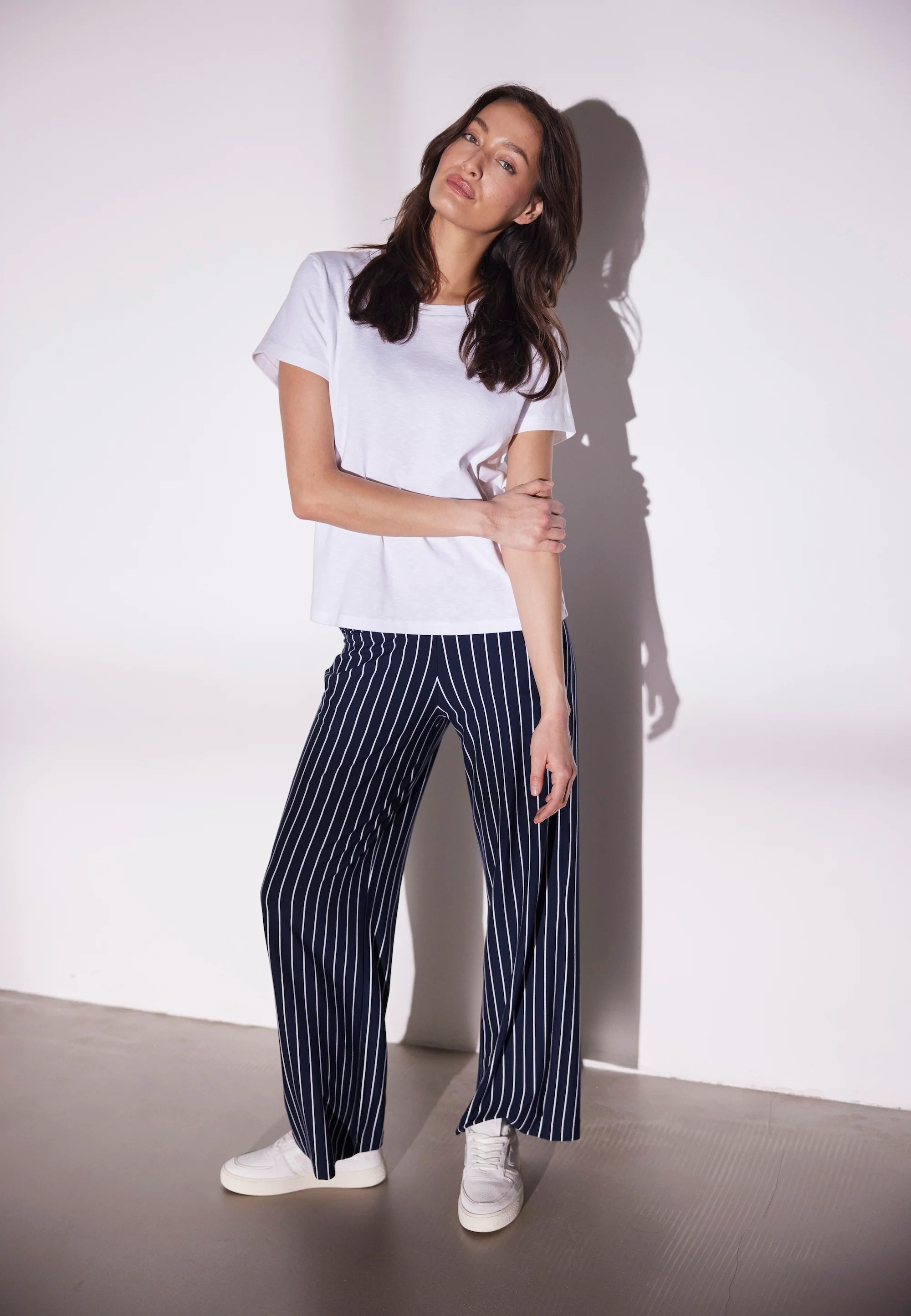 Donna Loose Jersey - Short Length - Navy Stripe - Image 4