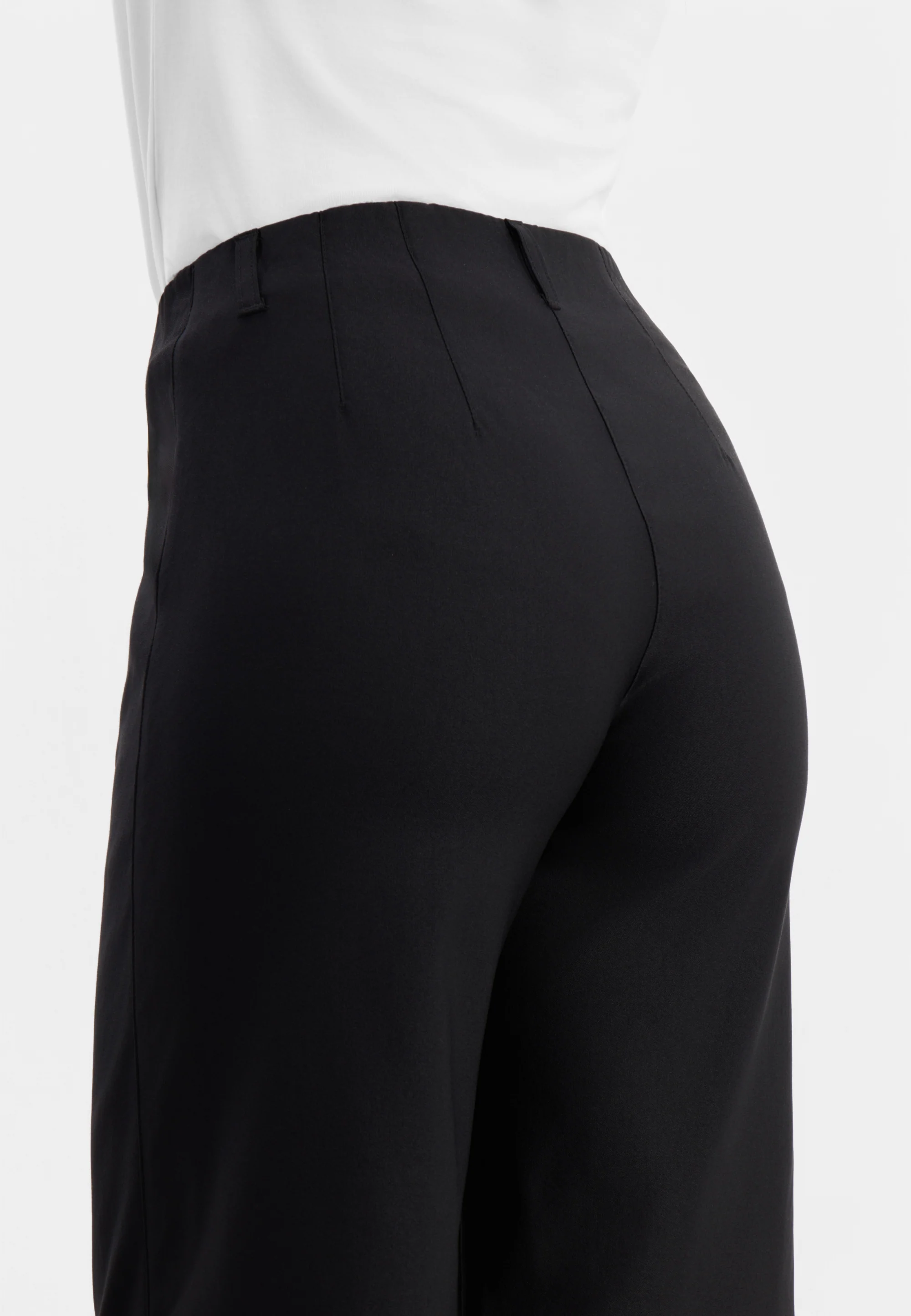 Donna Loose Shorts - Black - Image 4