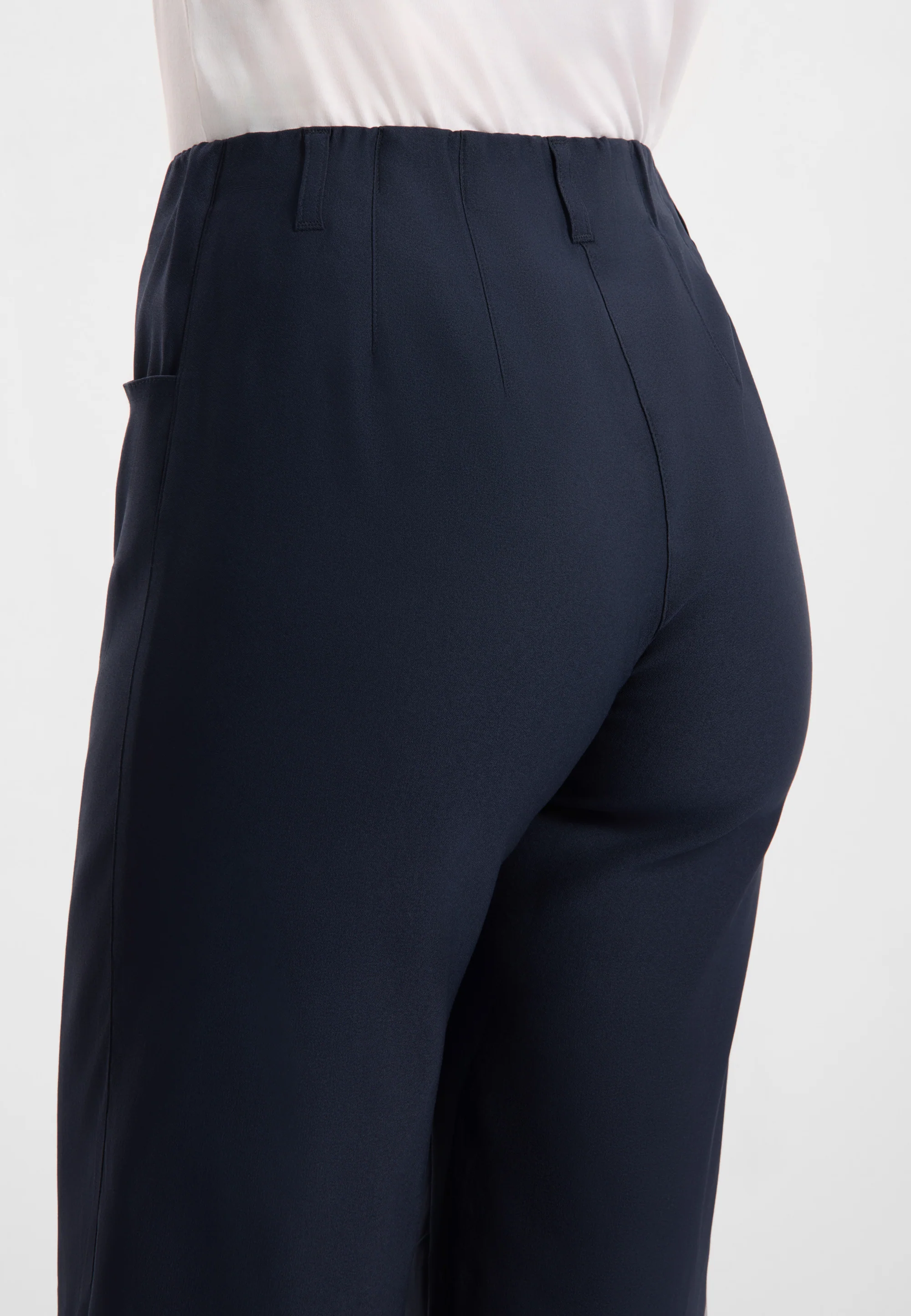 Donna Loose Shorts - Navy - Image 4