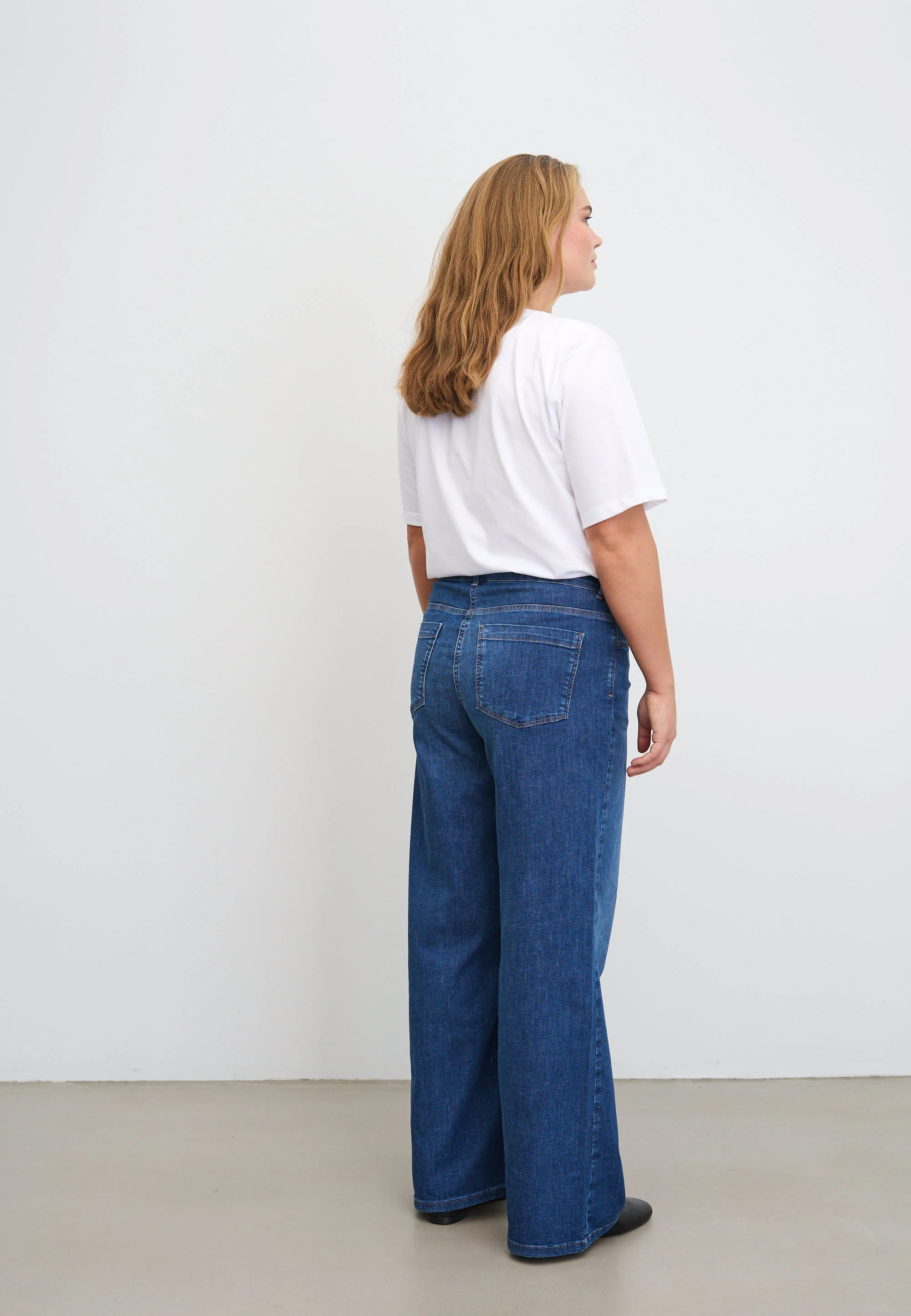 Carol Loose - Medium Length - Washed Blue Denim - Image 3