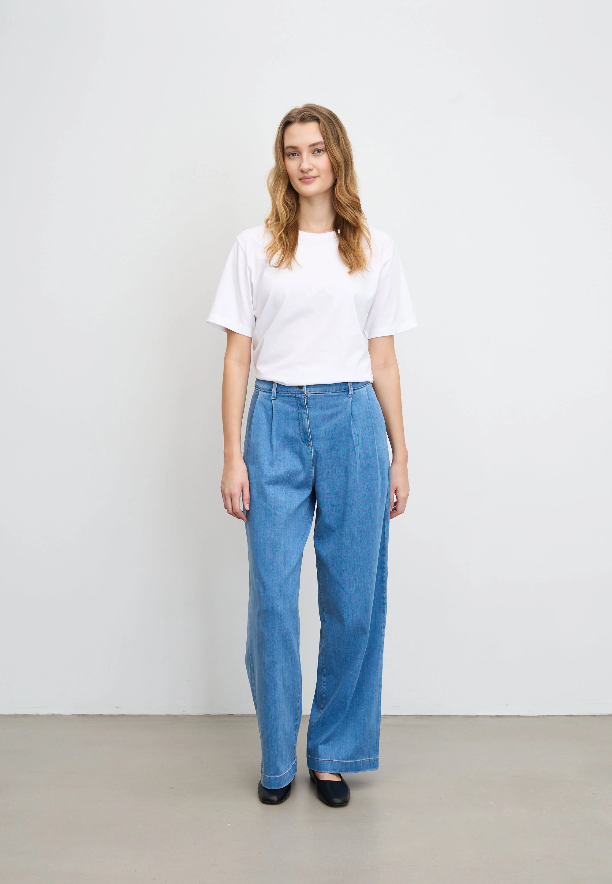 Debbie Loose - Medium Length - Washed Blue Denim - Image 4