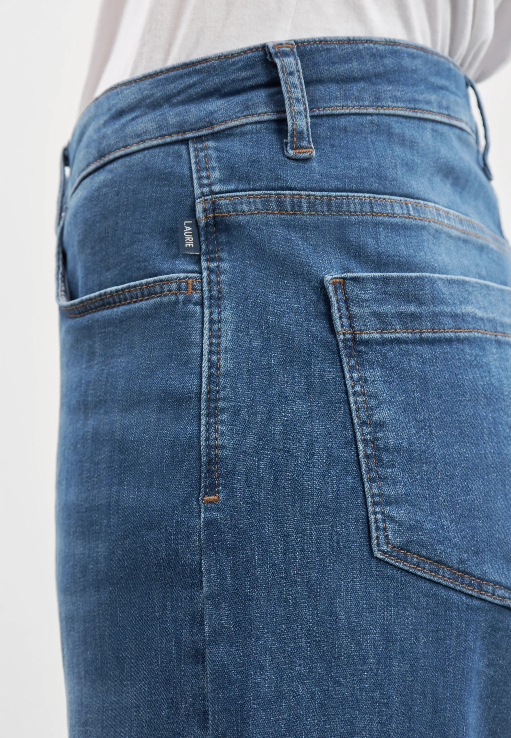 Carol Loose Shorts - Washed Blue Denim - Image 3