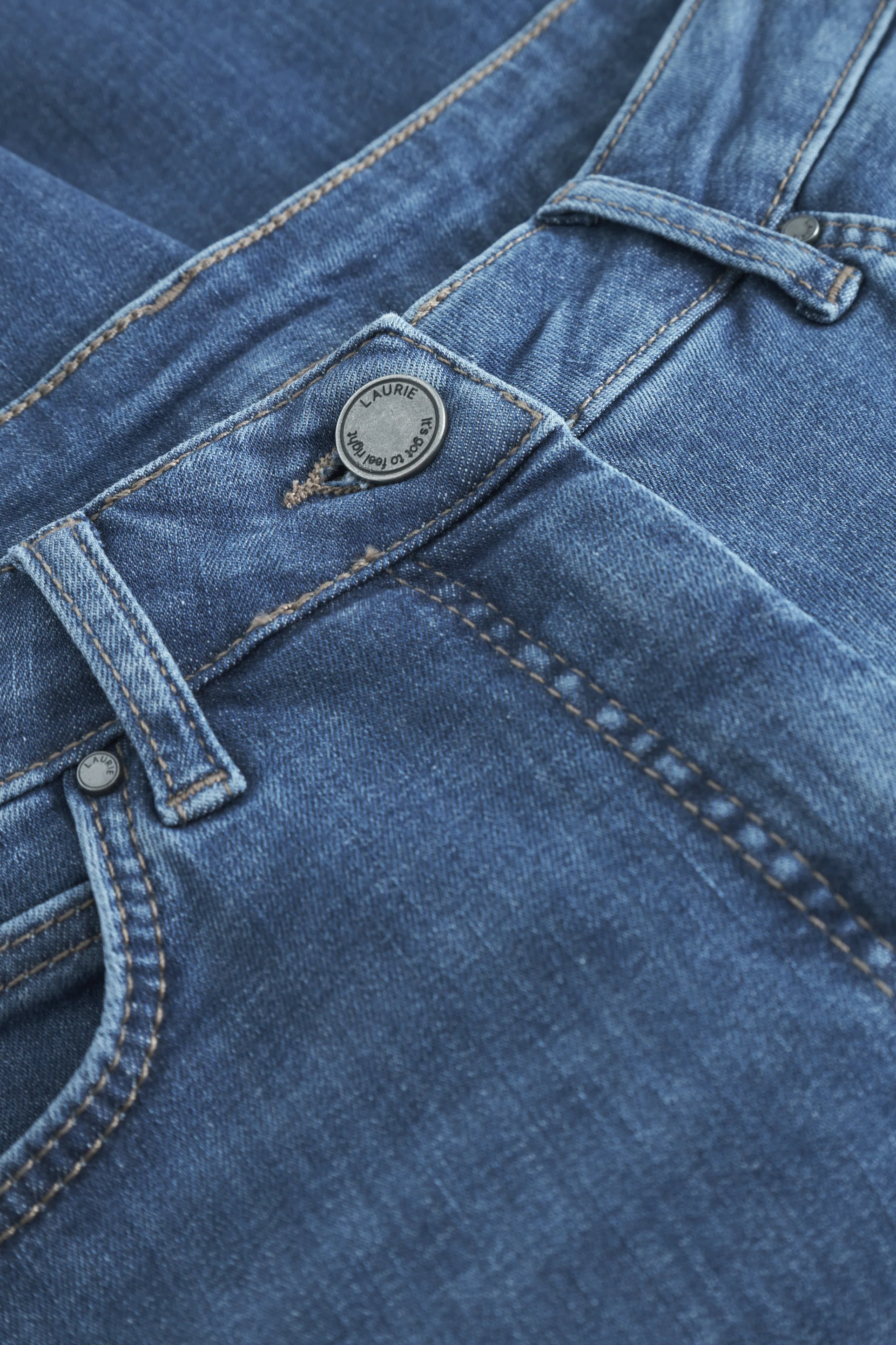 Carol Loose Shorts - Washed Blue Denim - Image 5