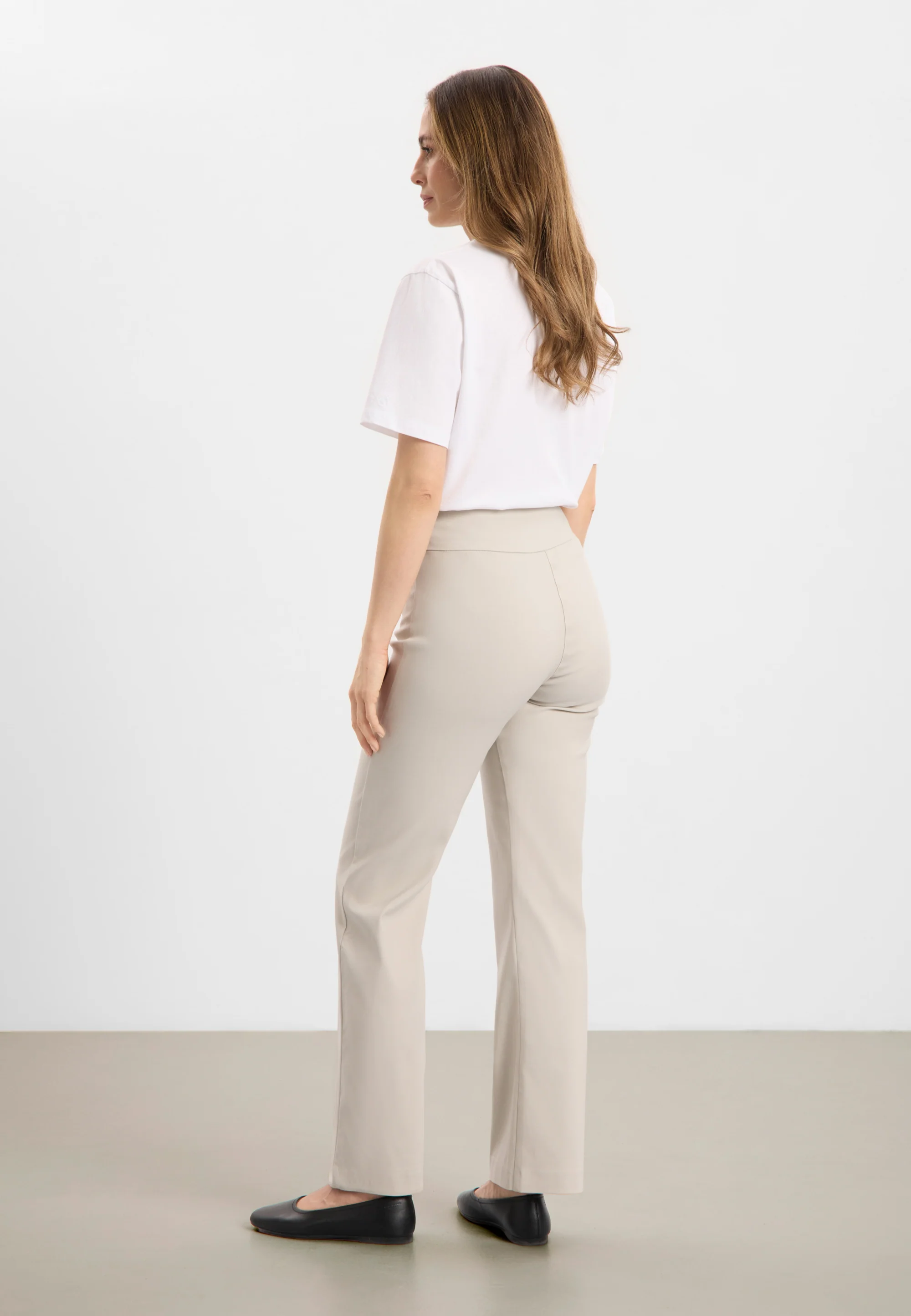 Thea Straight - Medium Length - Grey Sand - Image 3