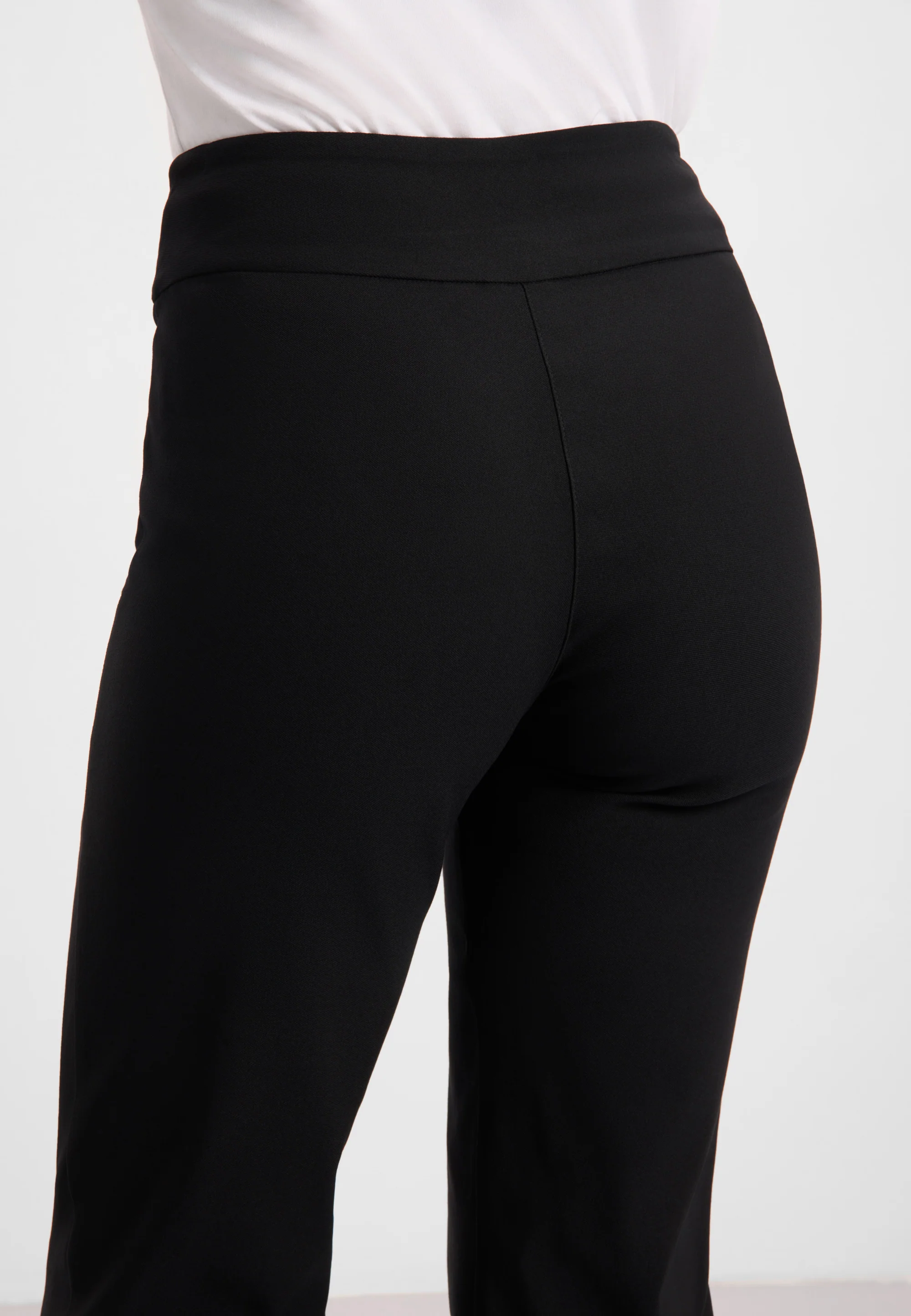 Thea Straight - Medium Length - Black - Image 4