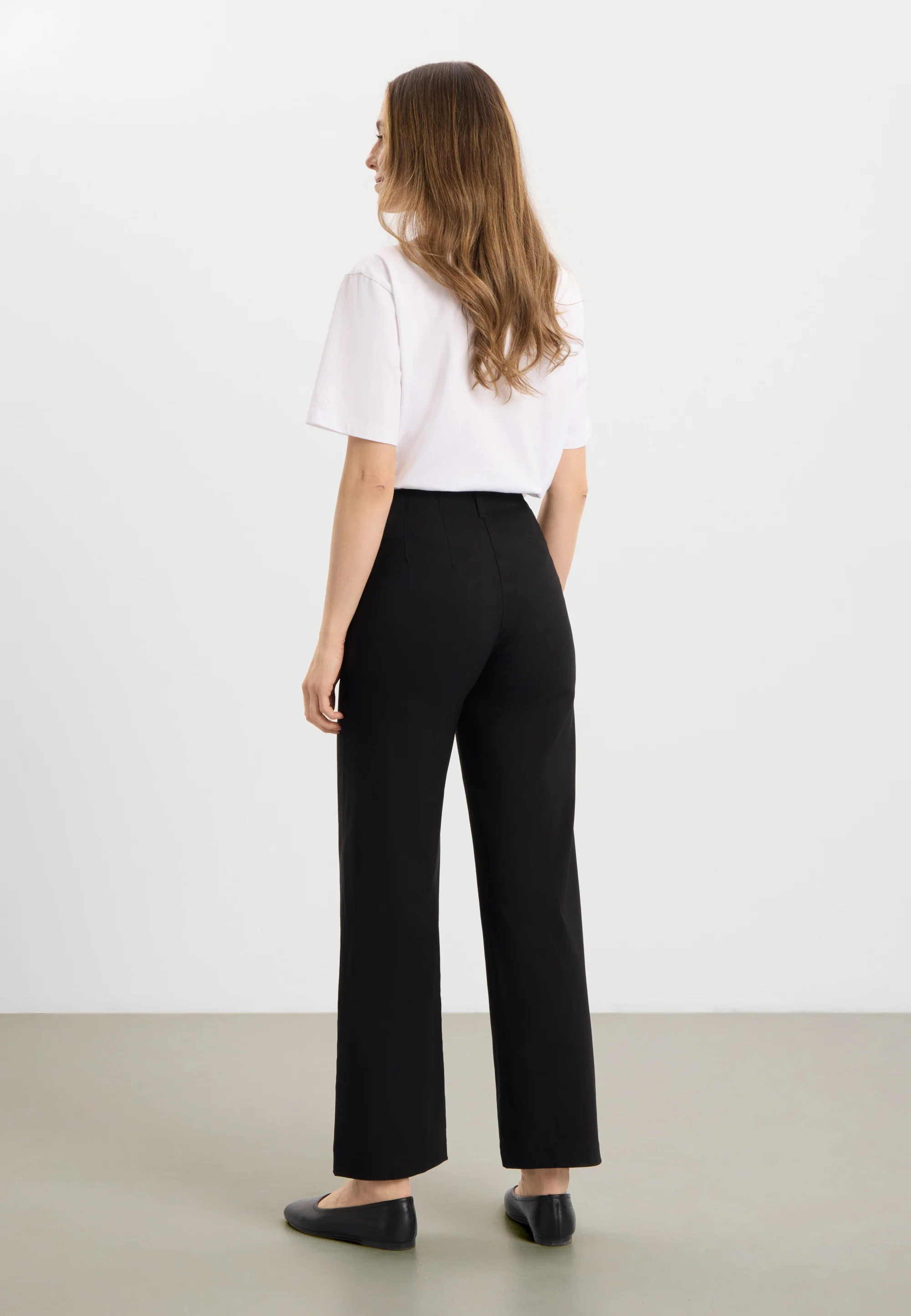 Donna Loose - Short Length - Black - Image 2