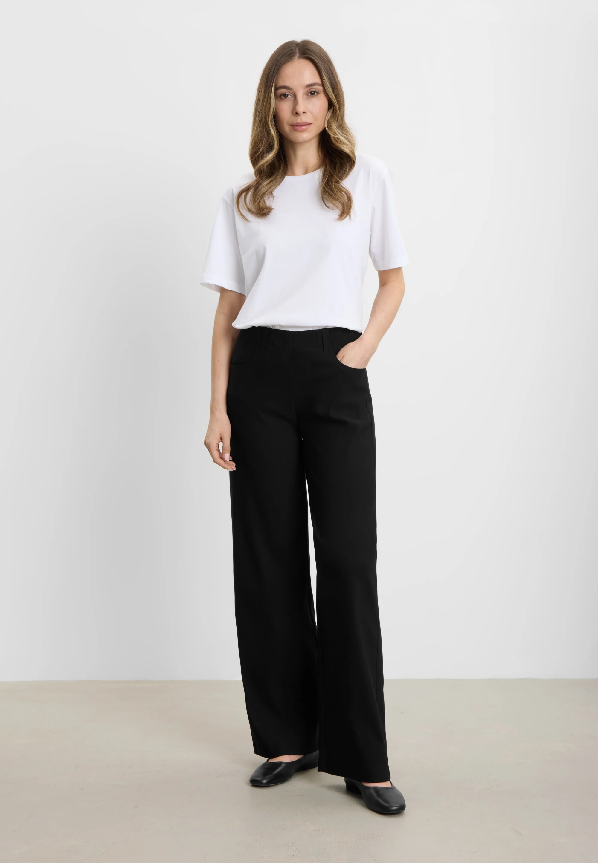 Donna Loose - Medium Length - Black