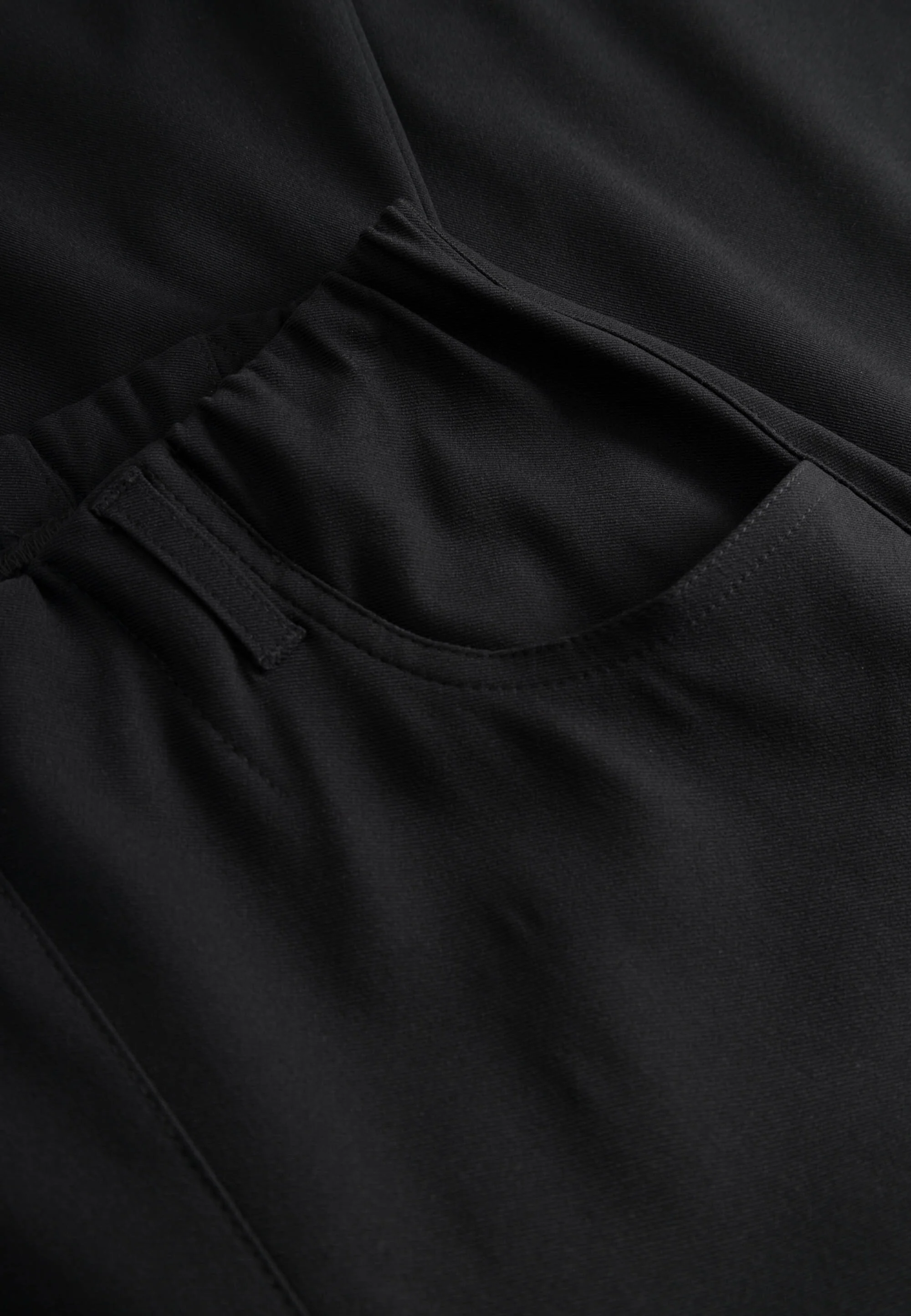 Donna Loose - Medium Length - Black - Image 5