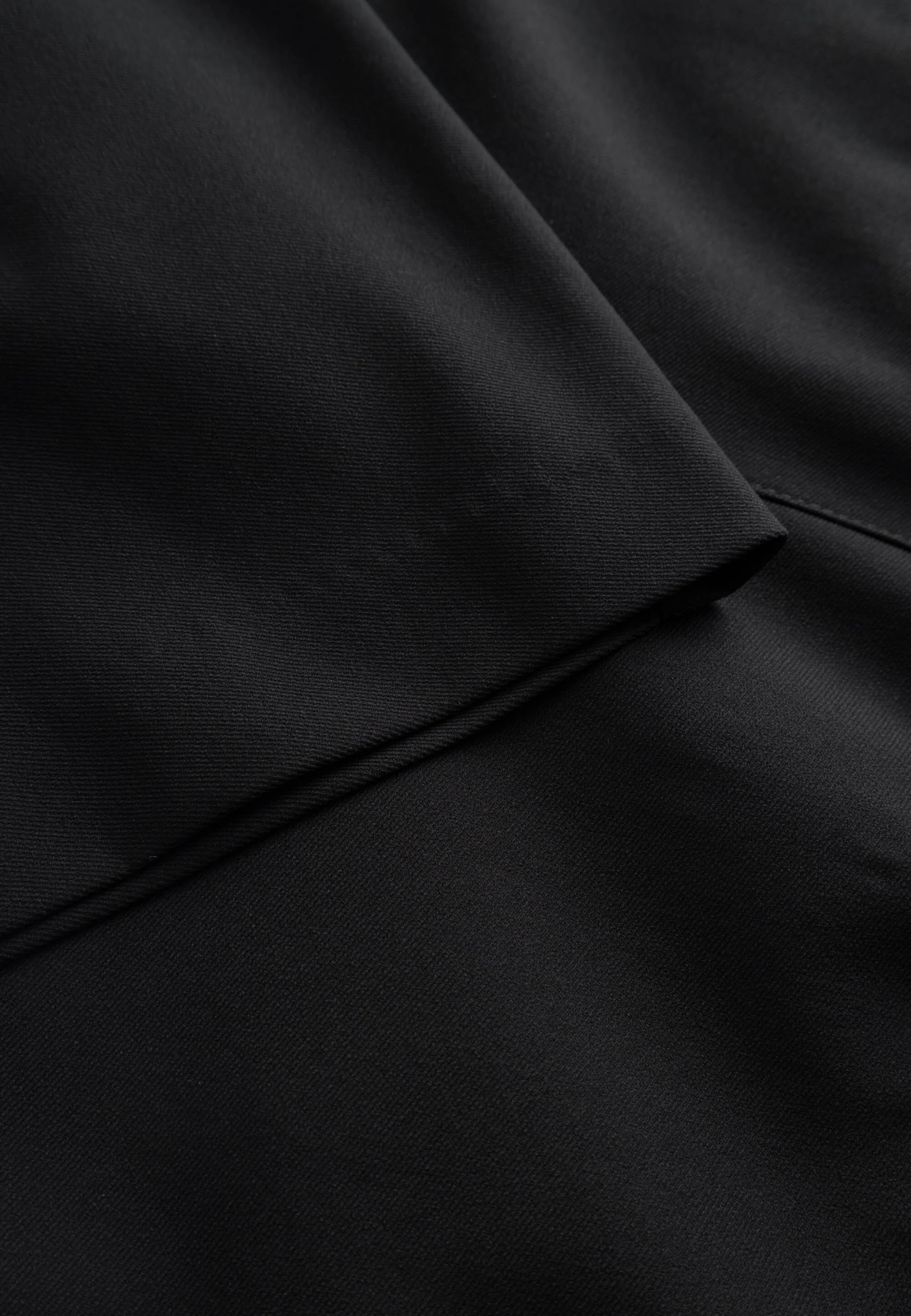 Donna Loose - Medium Length - Black - Image 6