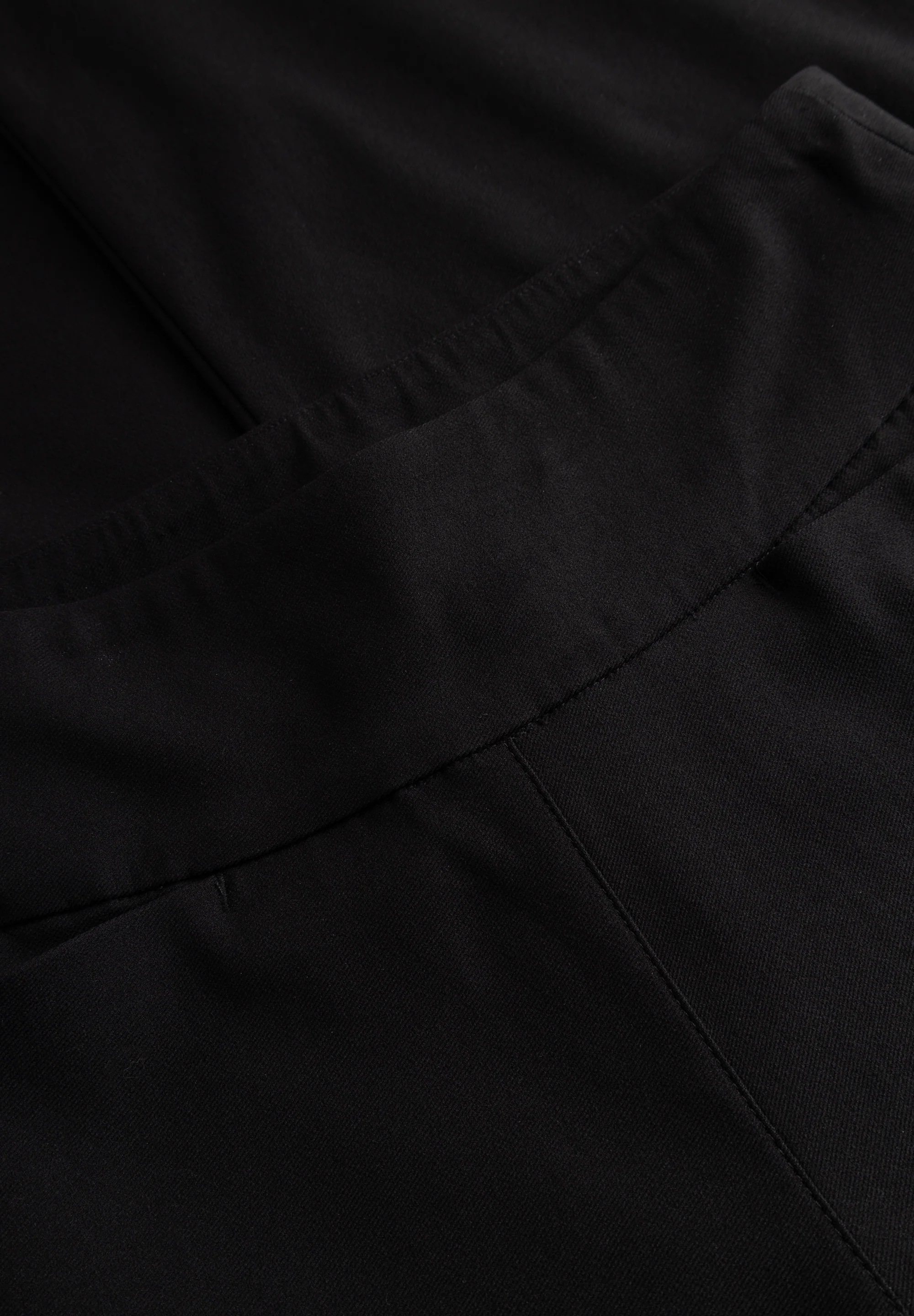 Thea Straight - Long Length - Black - Image 6