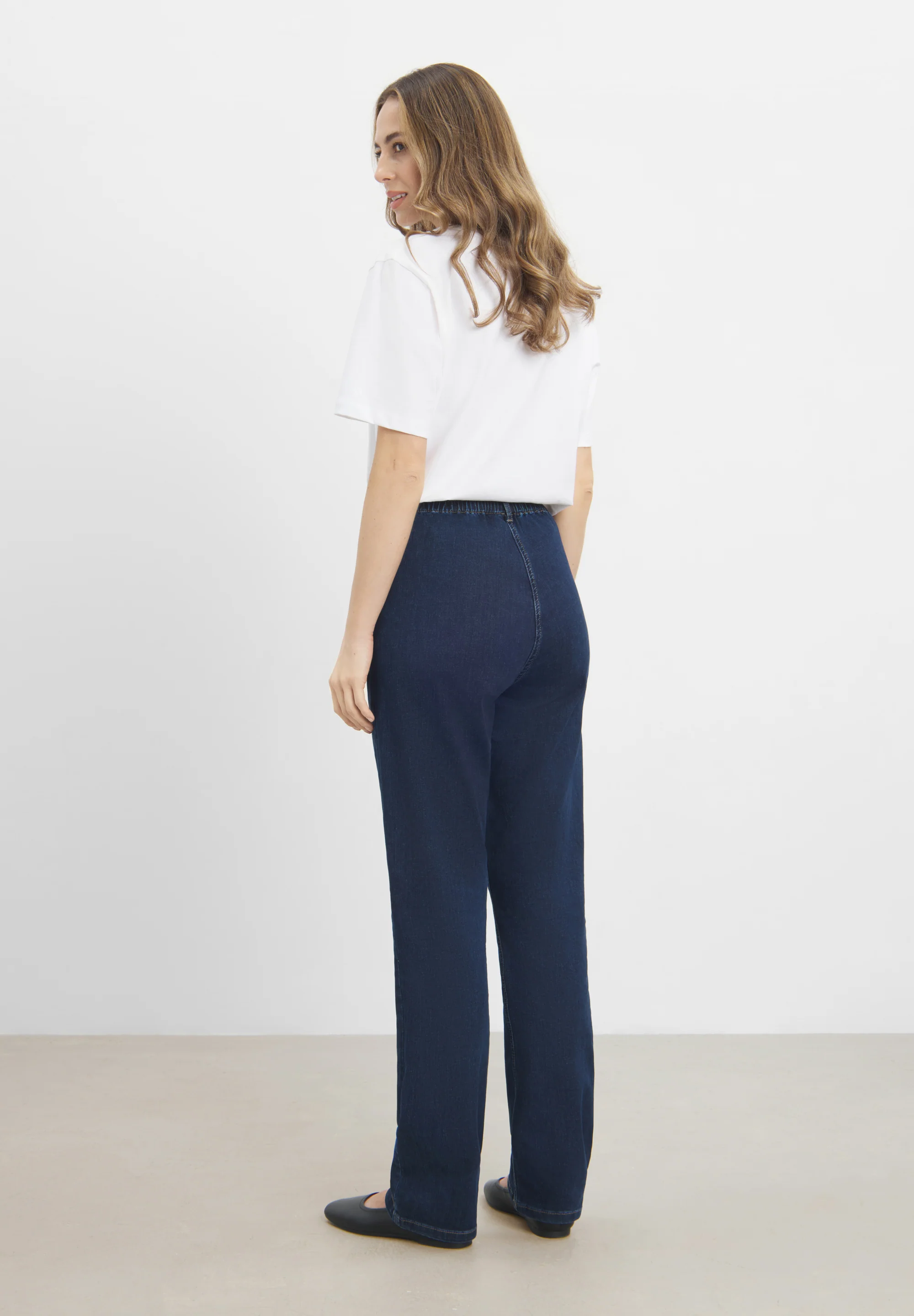 Violet Relaxed - Medium Length - Dark Blue Denim - Image 3