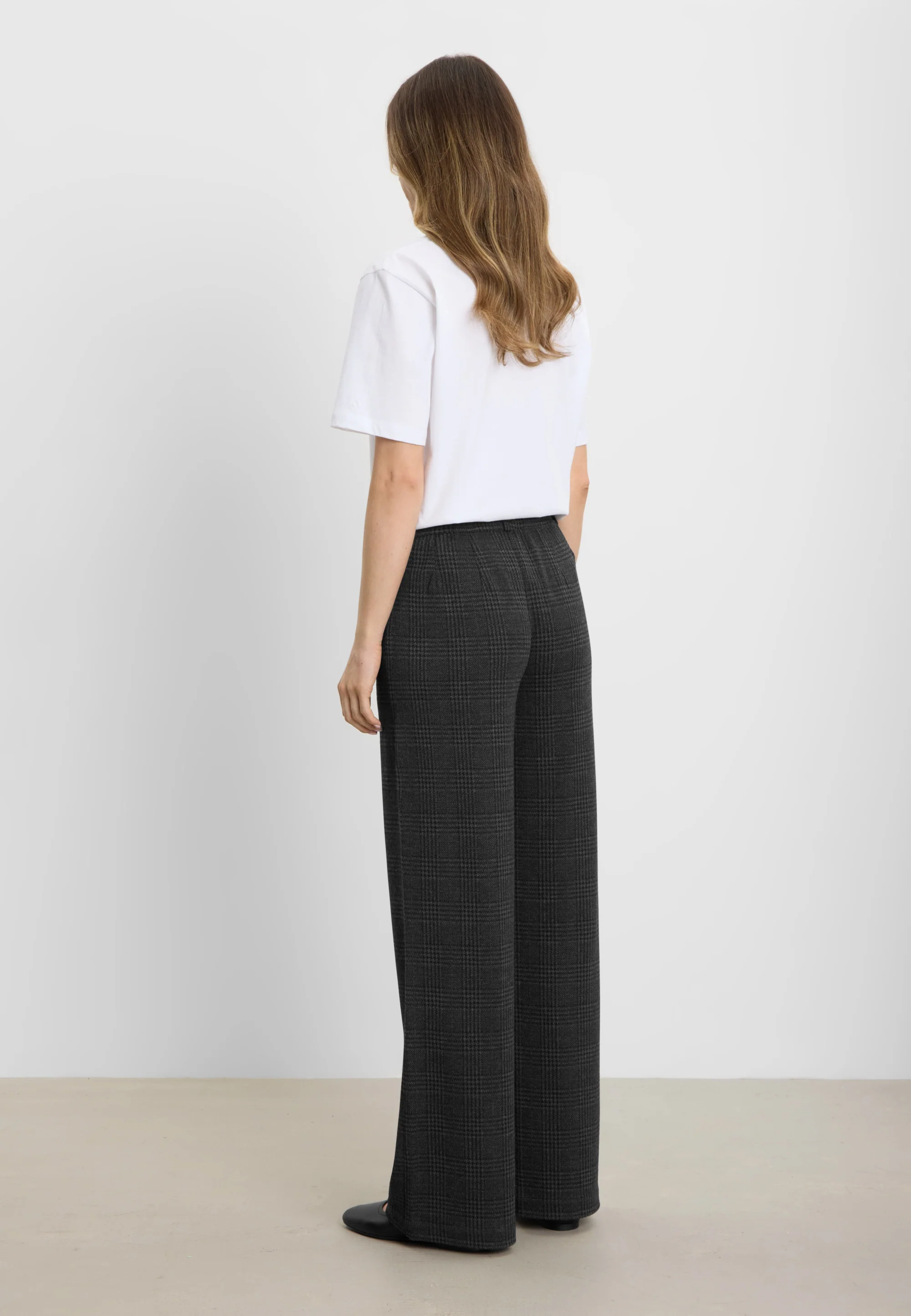 Donna Loose - Medium Length - Anthracite Check - Image 2