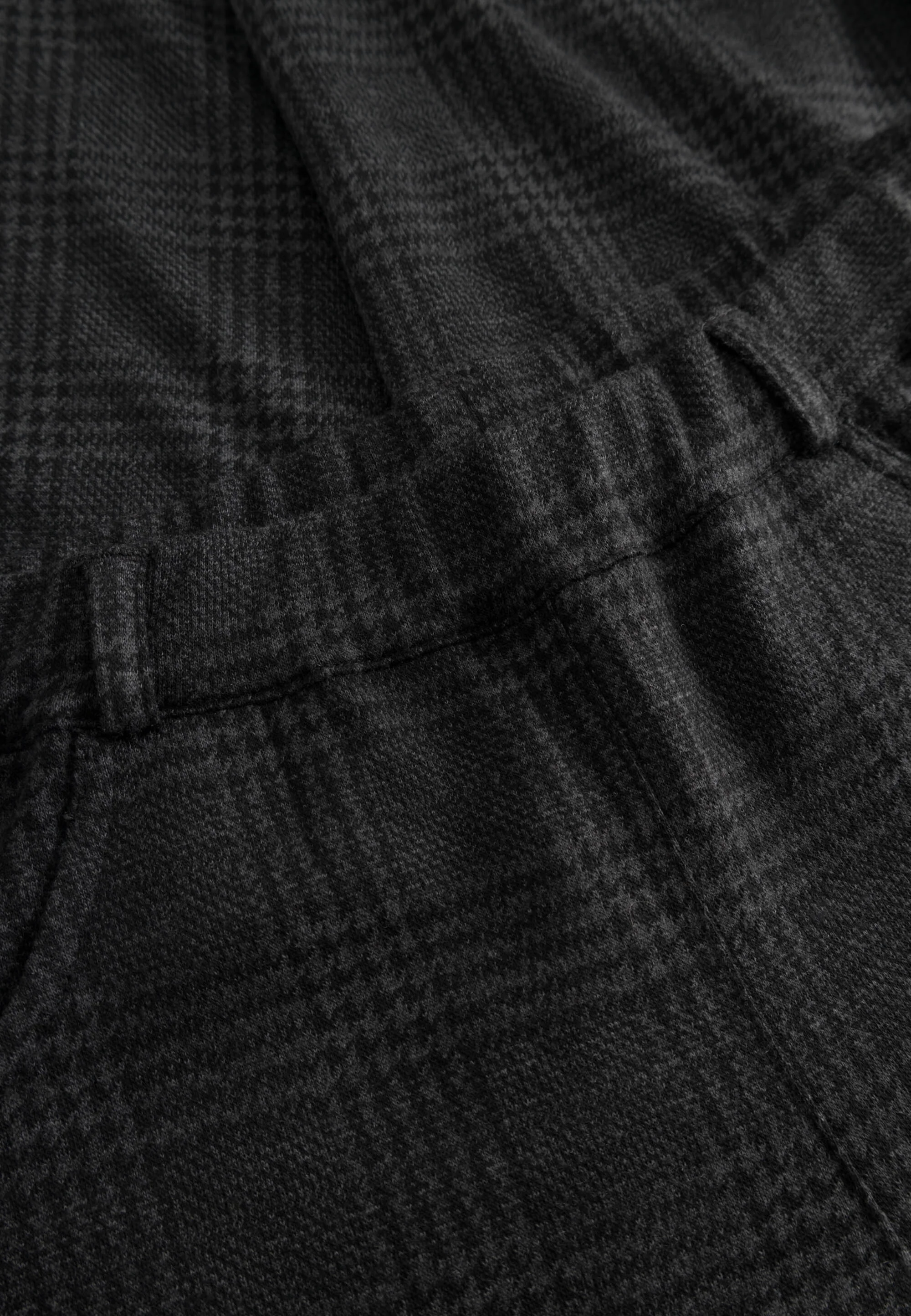Donna Loose - Medium Length - Anthracite Check - Image 4