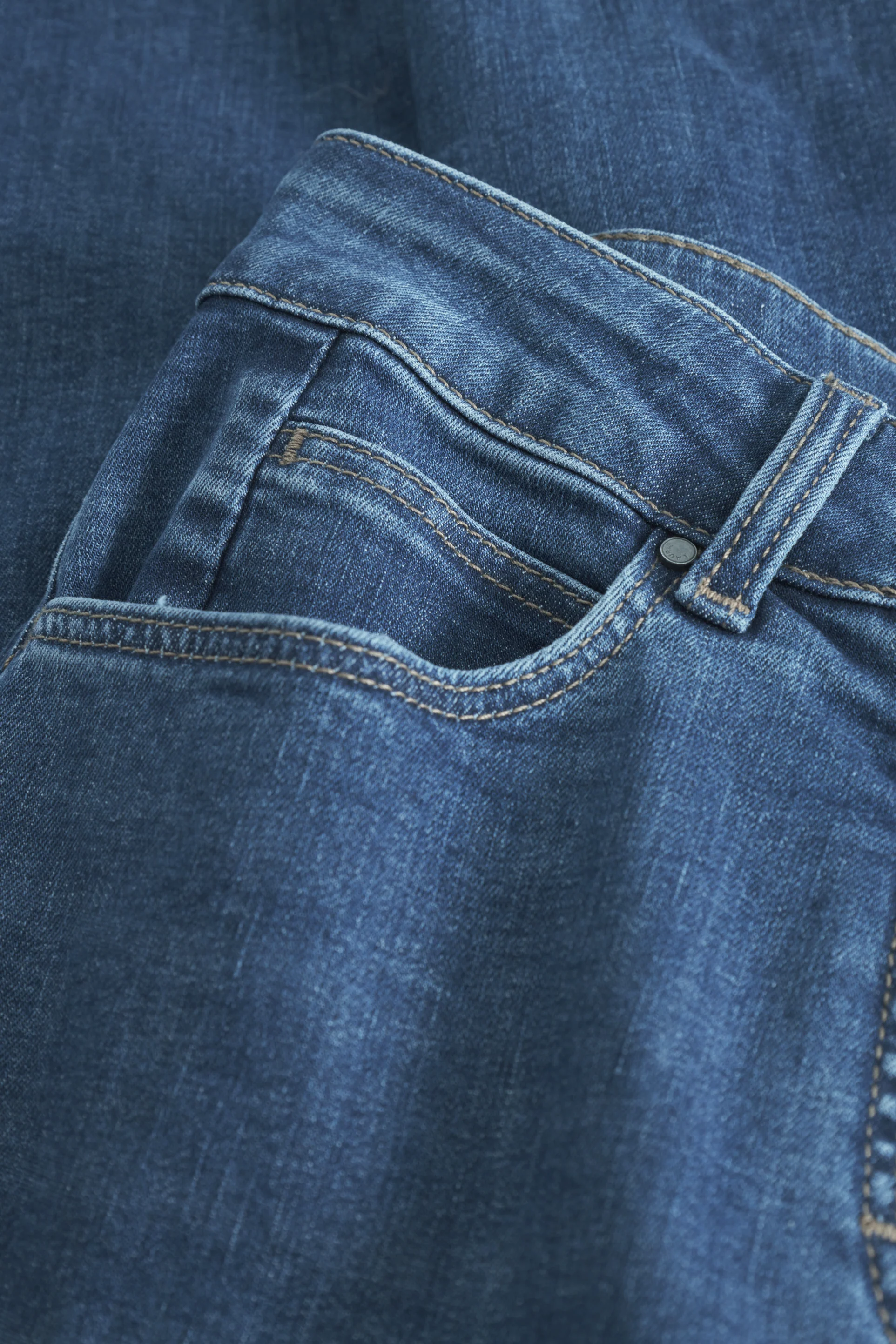 Carol Turn-up Loose - Cropped - Washed Blue Denim - Image 5