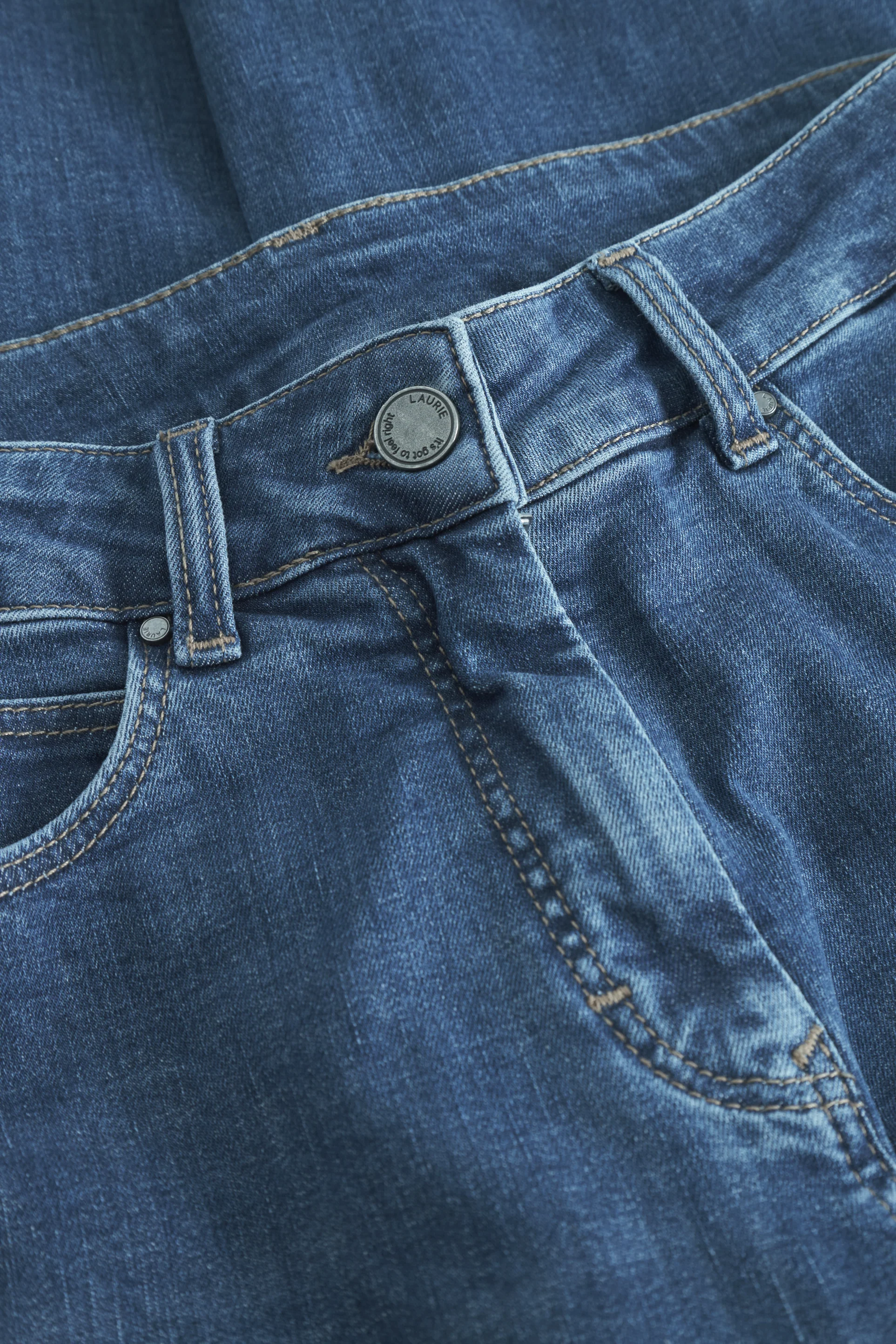Carol Turn-up Loose - Cropped - Washed Blue Denim - Image 6