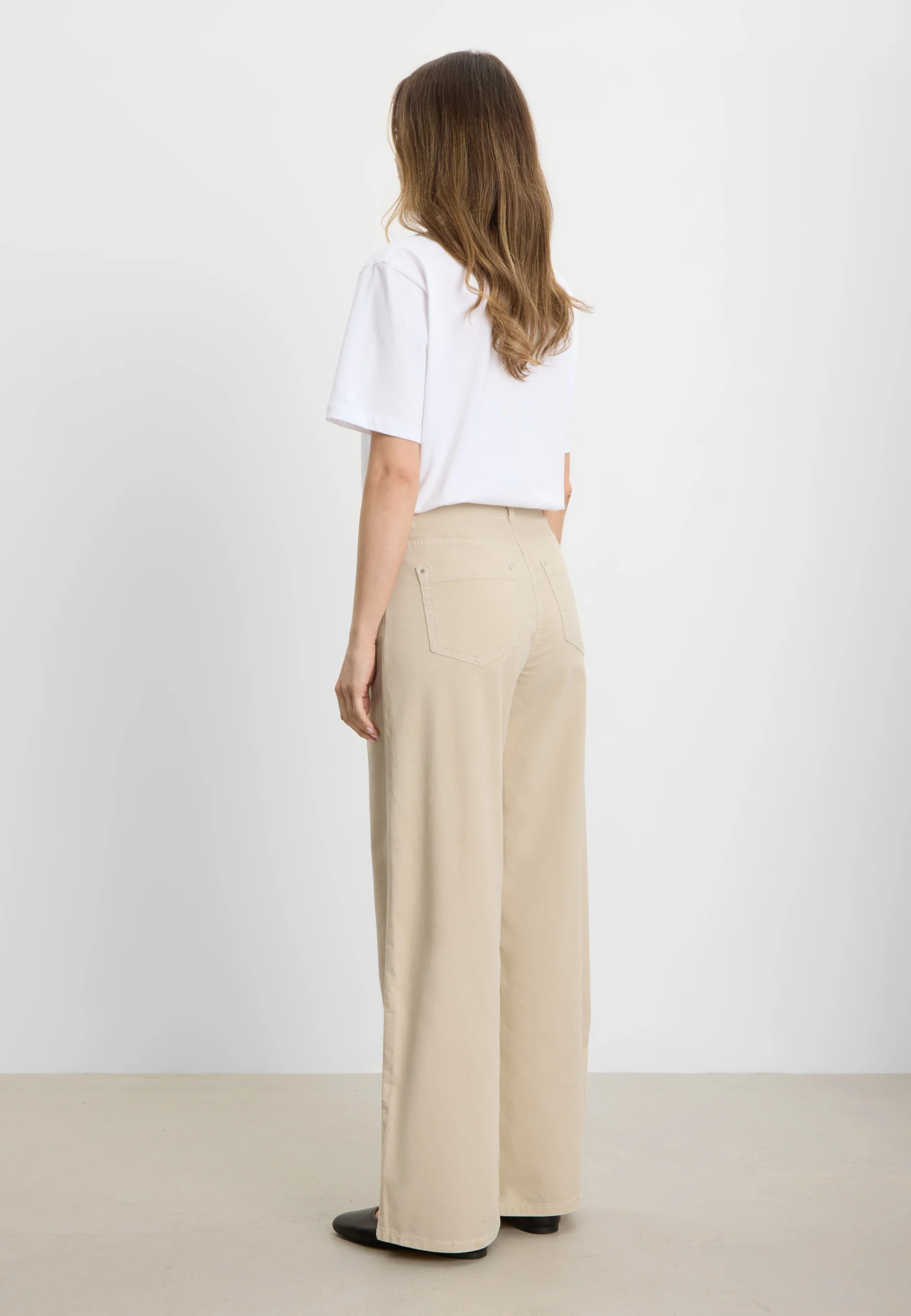 Carol Loose Manchester - Medium Length - Birch - Image 3