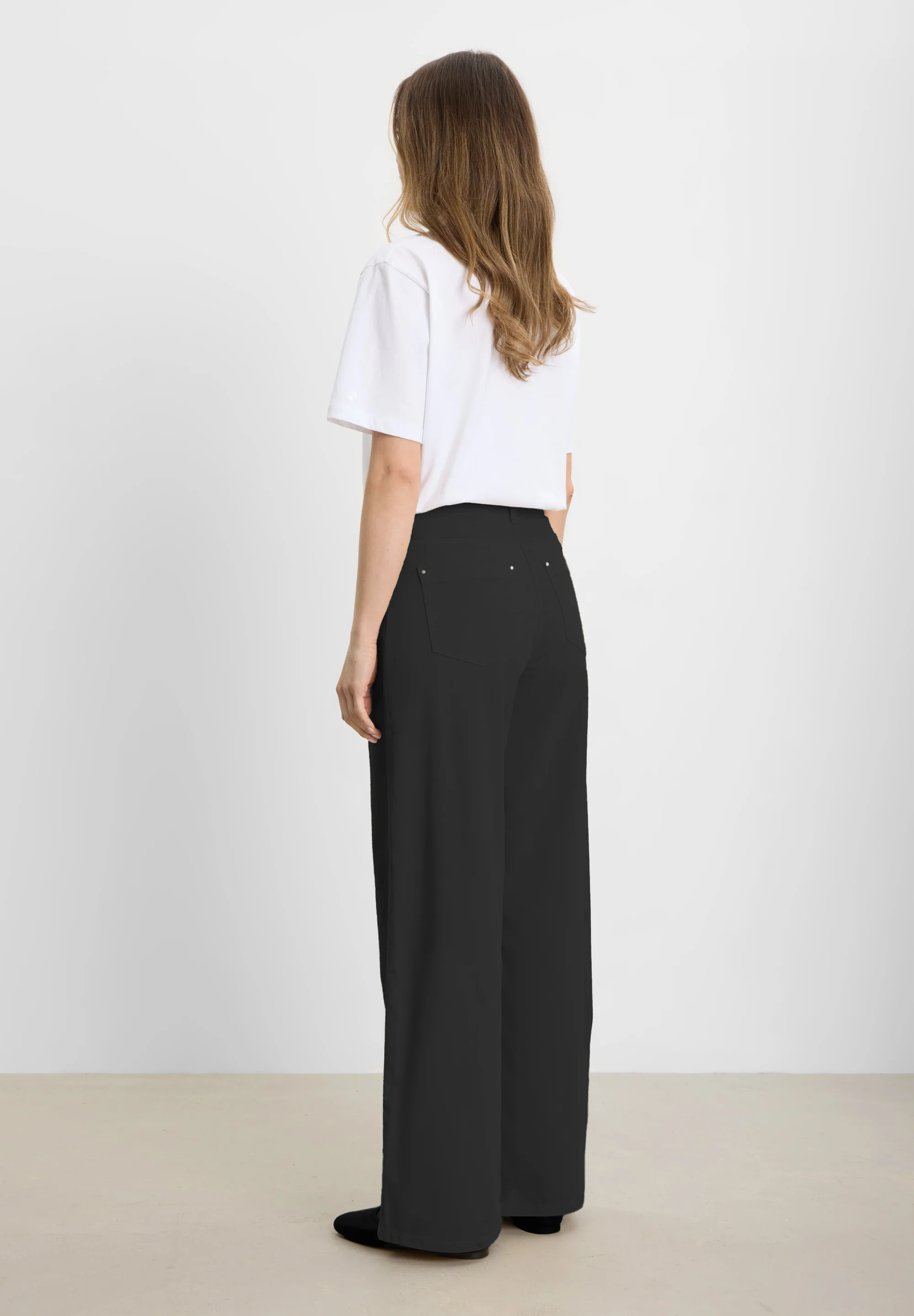 Carol Loose Manchester - Medium Length - Black - Image 2