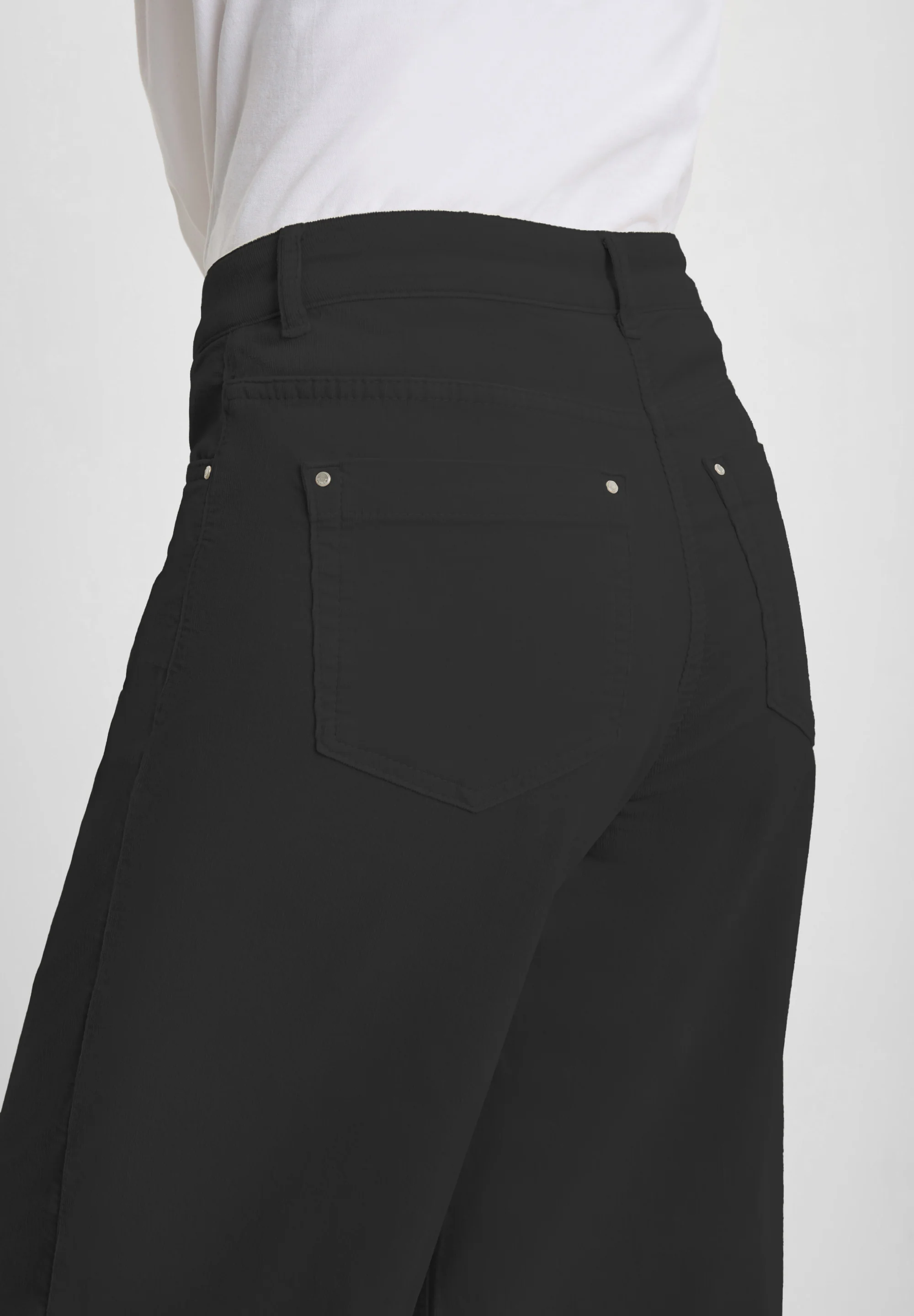 Carol Loose Manchester - Medium Length - Black - Image 3