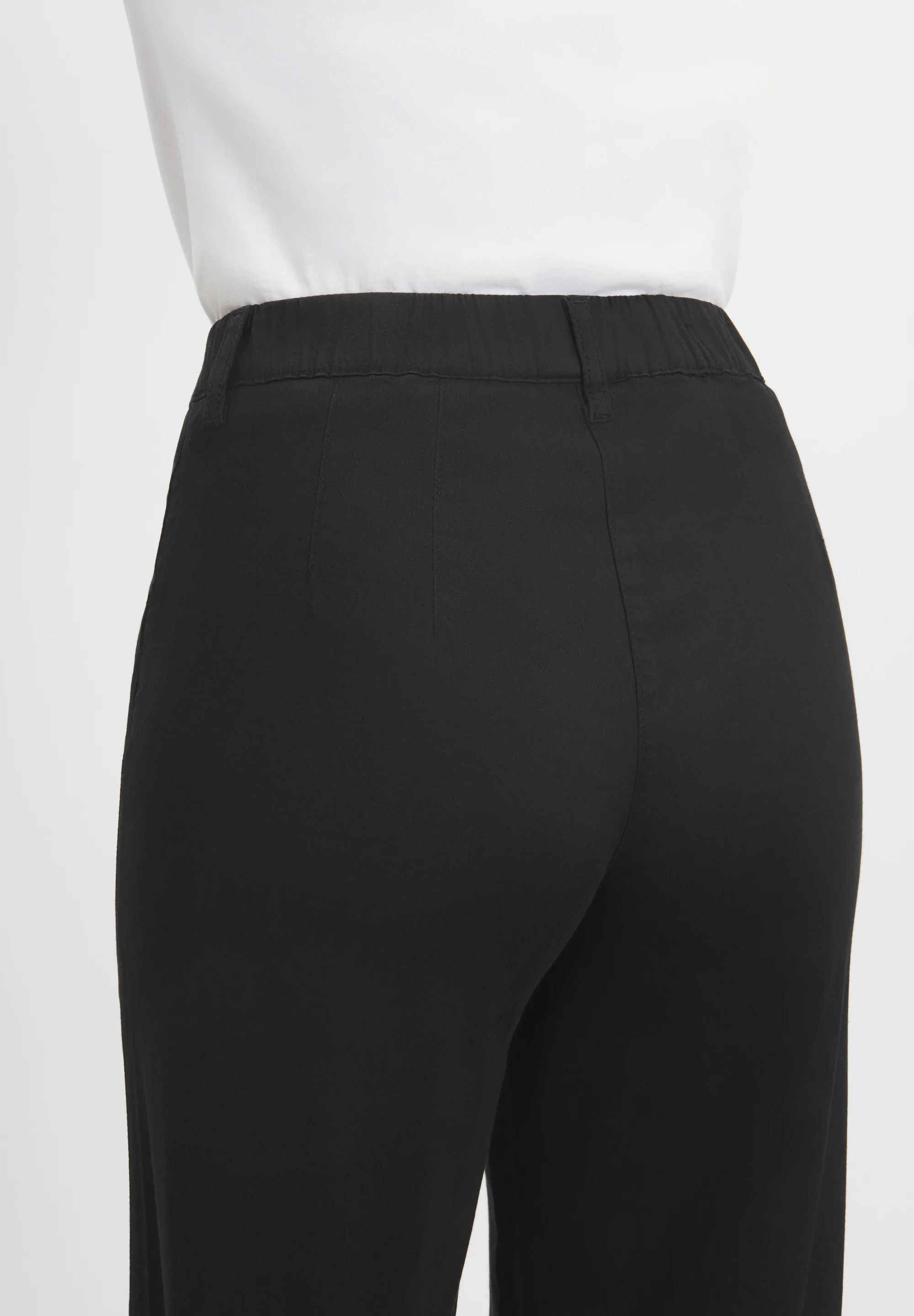 Donna Loose - Medium Length - Black - Image 3