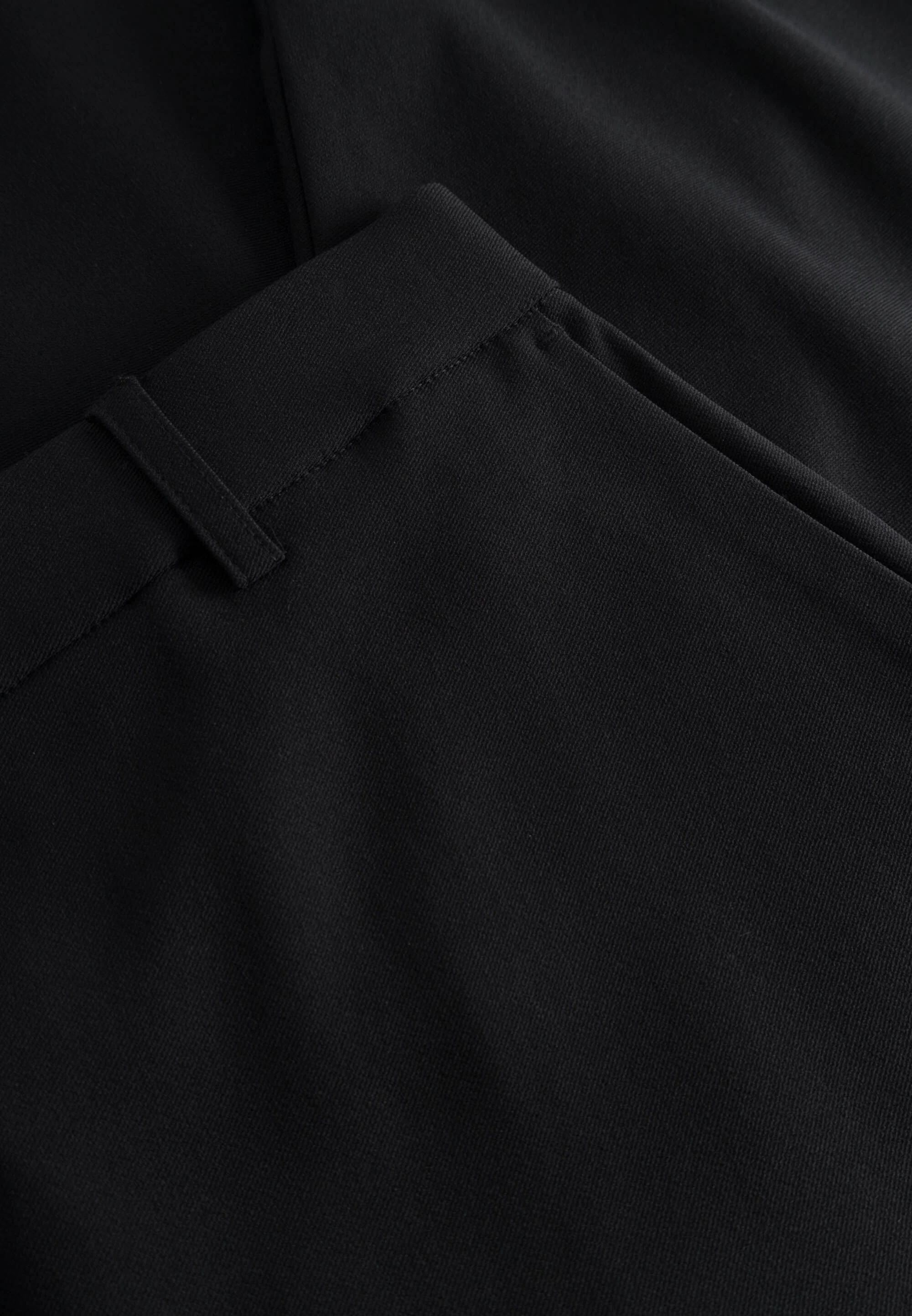 Alice Loose - Medium Length - Black - Image 4