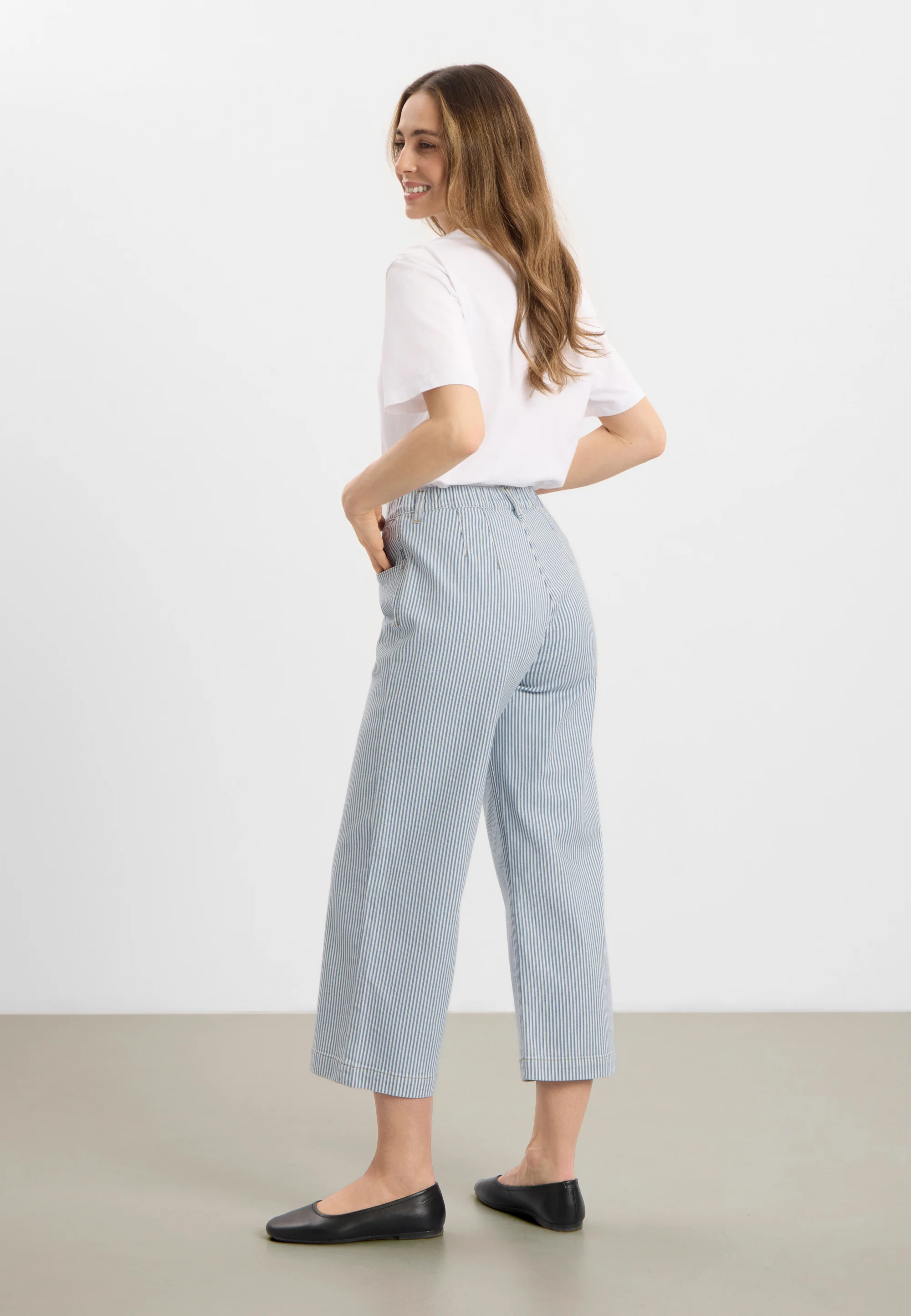 Donna Loose CL - White blue stripe - Image 2