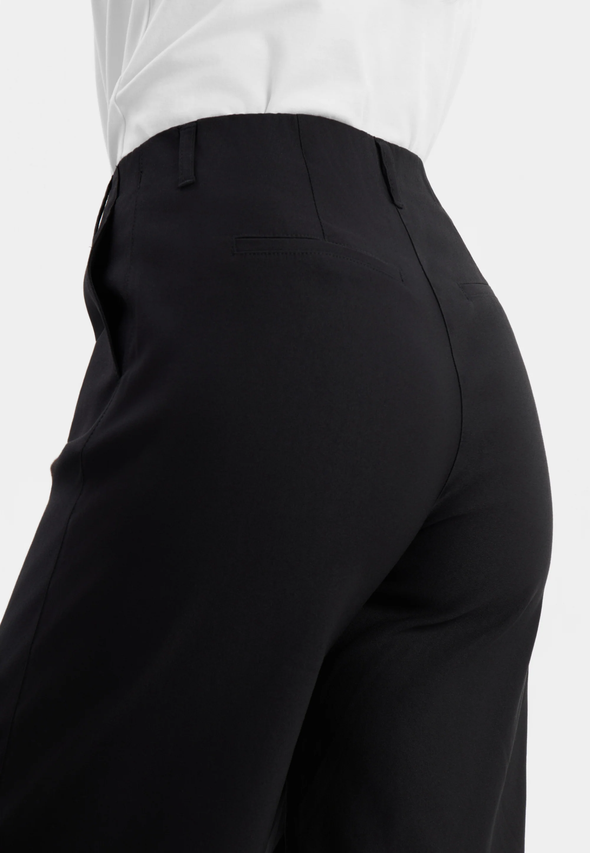 Tanya Loose Shorts - Black - Image 3