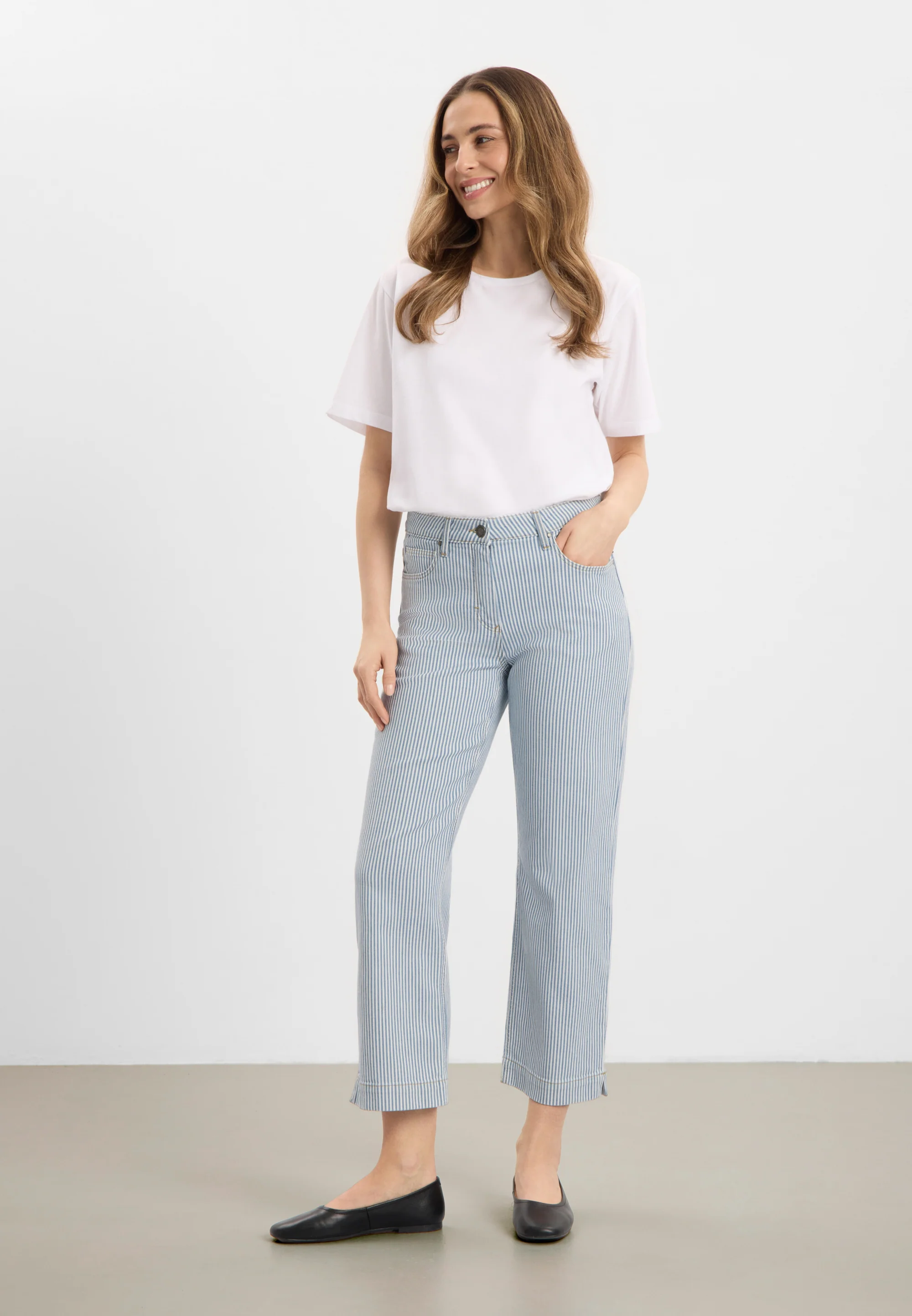 Amelia Slit Straight CL - White blue stripe