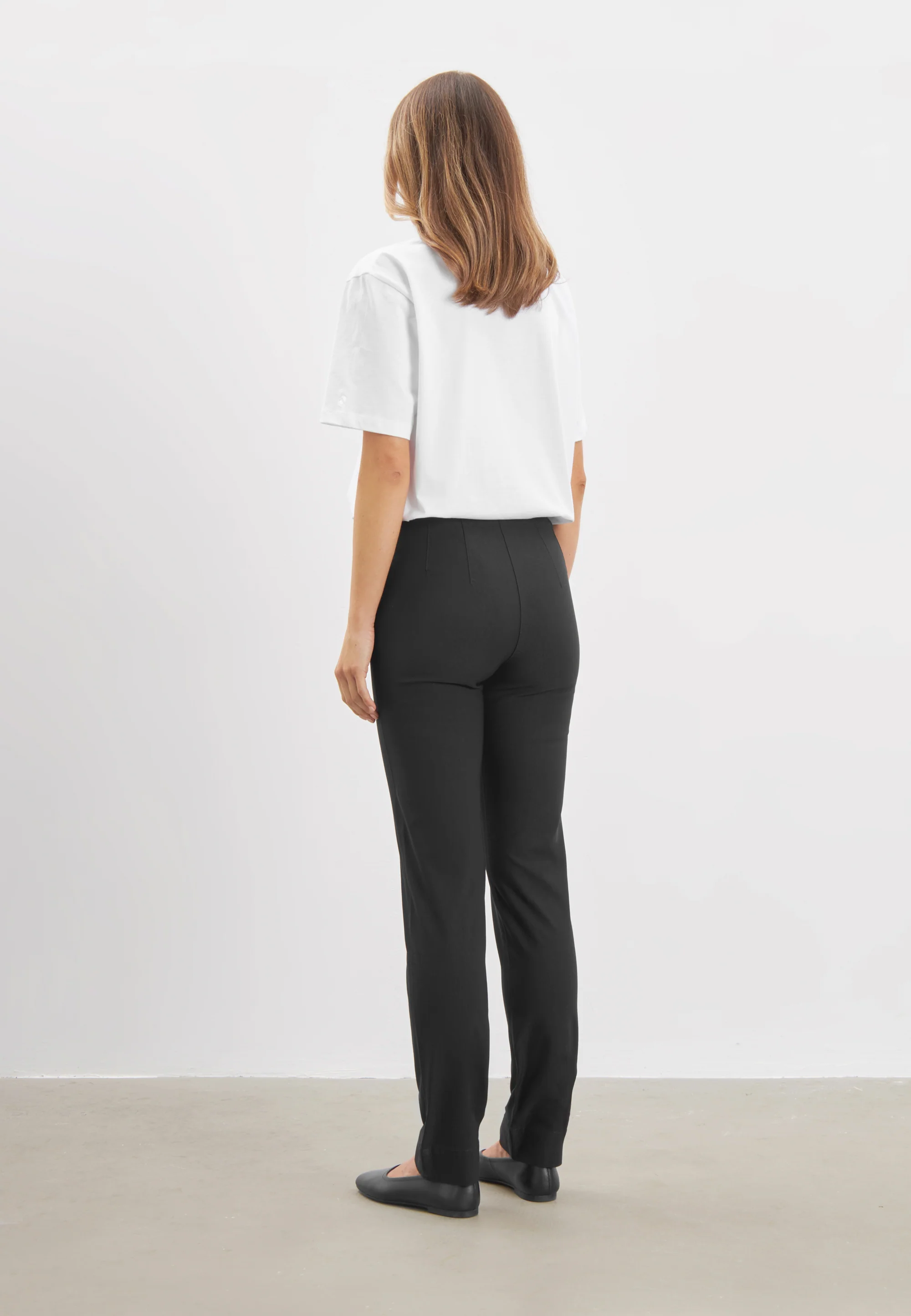 Betty Regular - Medium Length - Black Brushed - Image 3