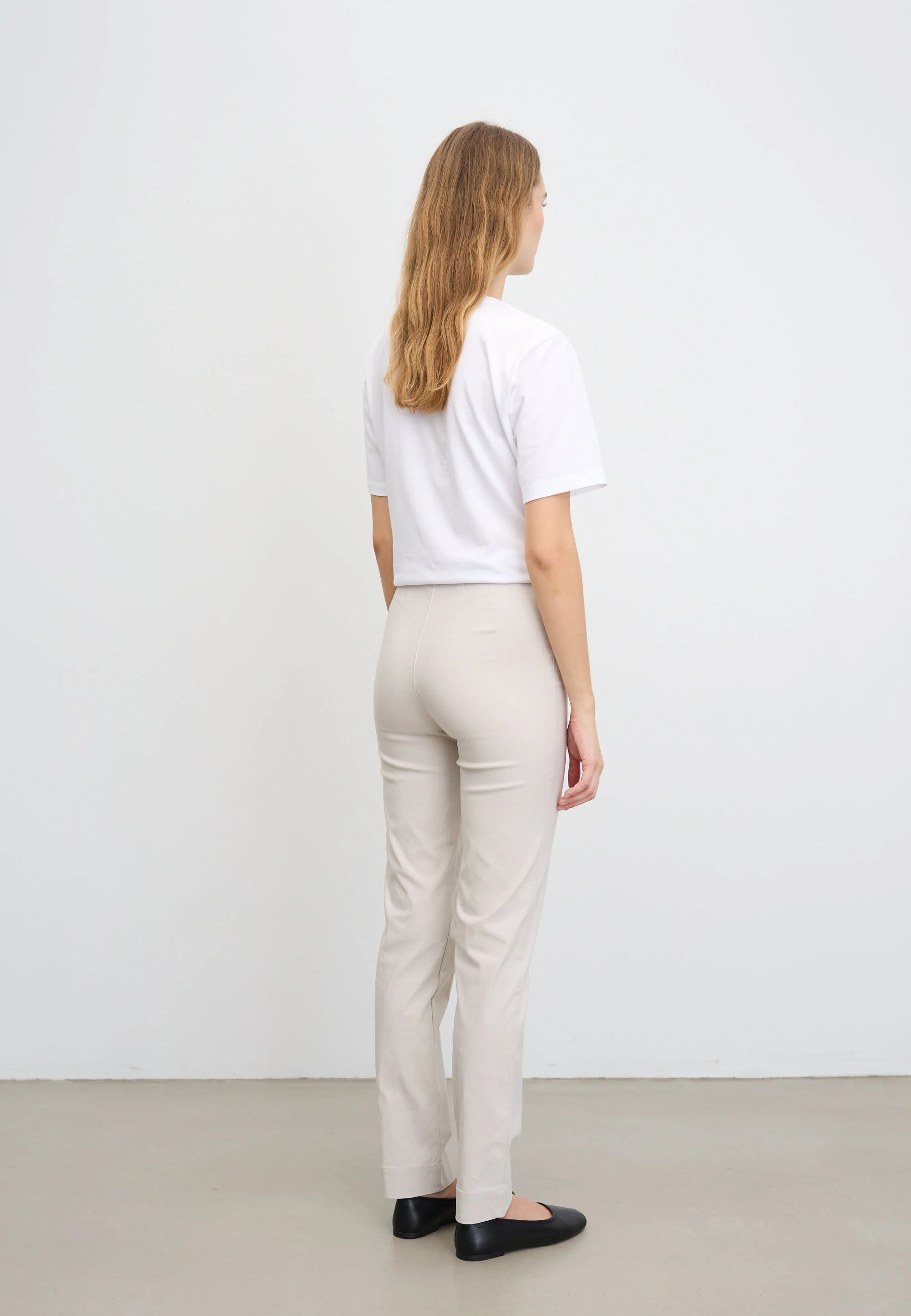 Betty Regular - Medium Length - Grey Sand - Image 3