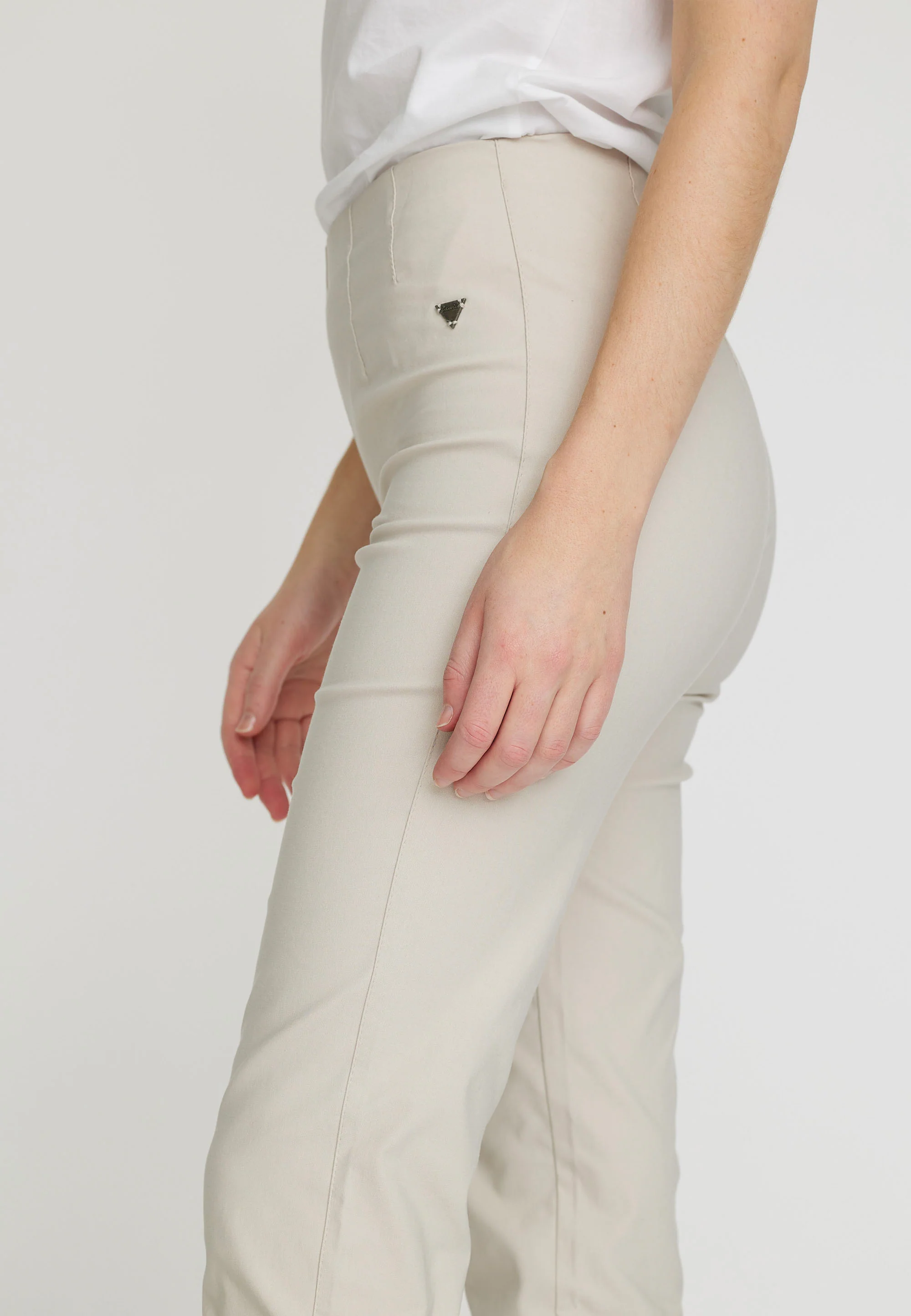 Betty Regular - Medium Length - Grey Sand - Image 4