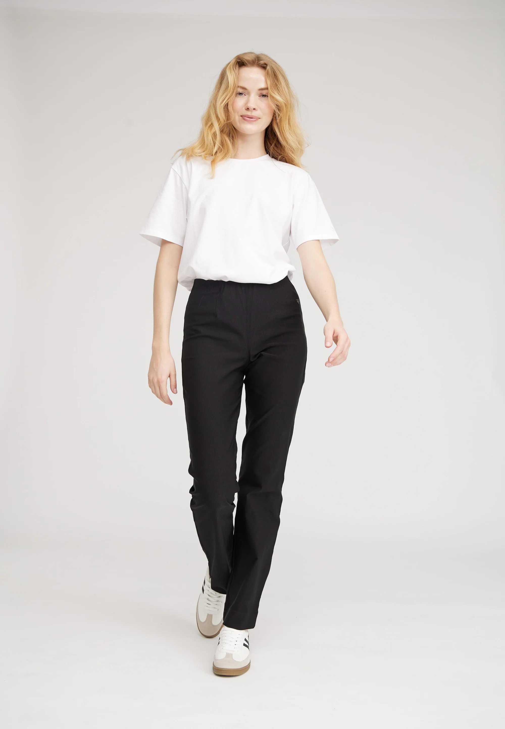 Bella Straight - Medium Length - Black - Image 3