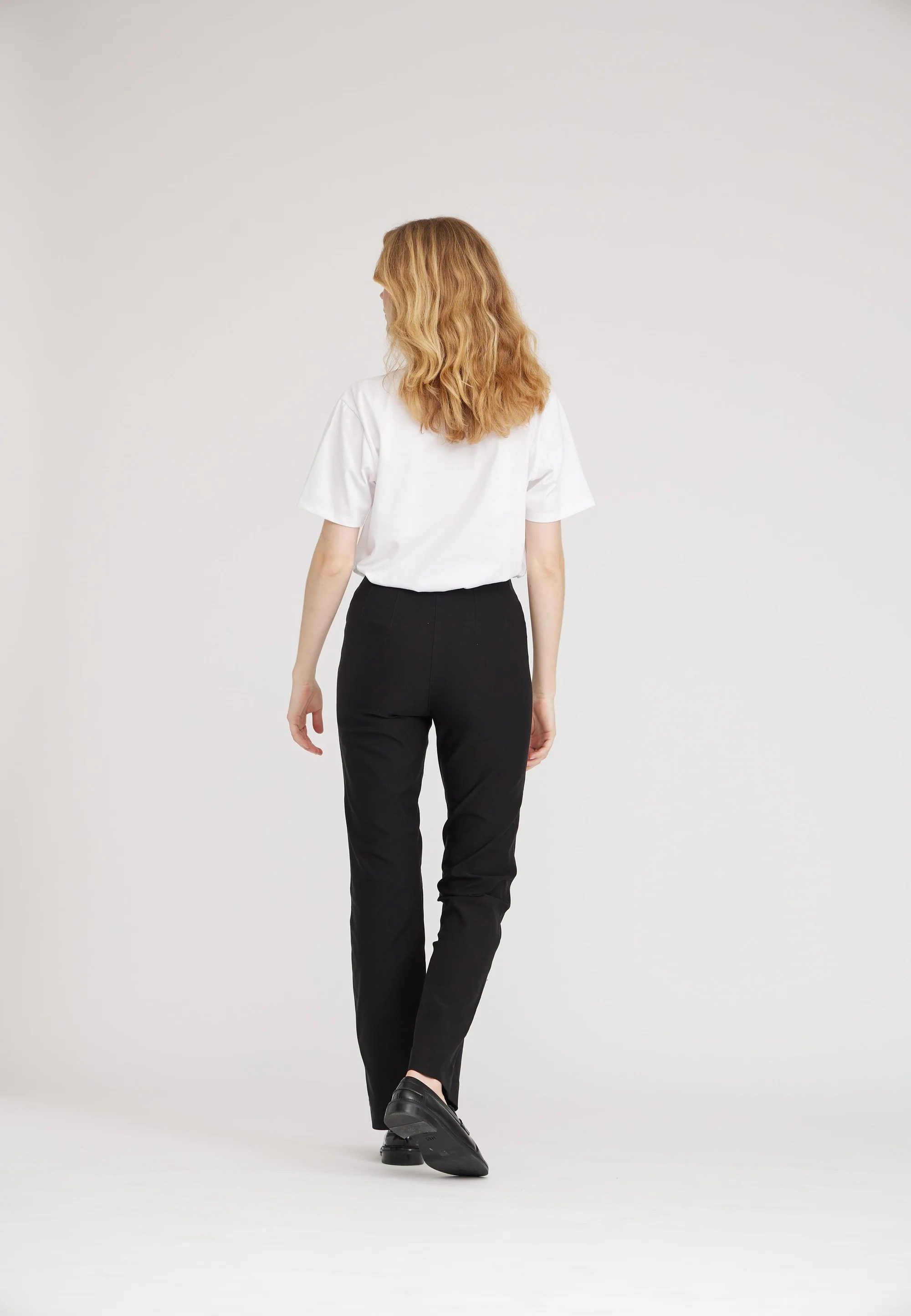 Bella Straight - Medium Length - Black - Image 4