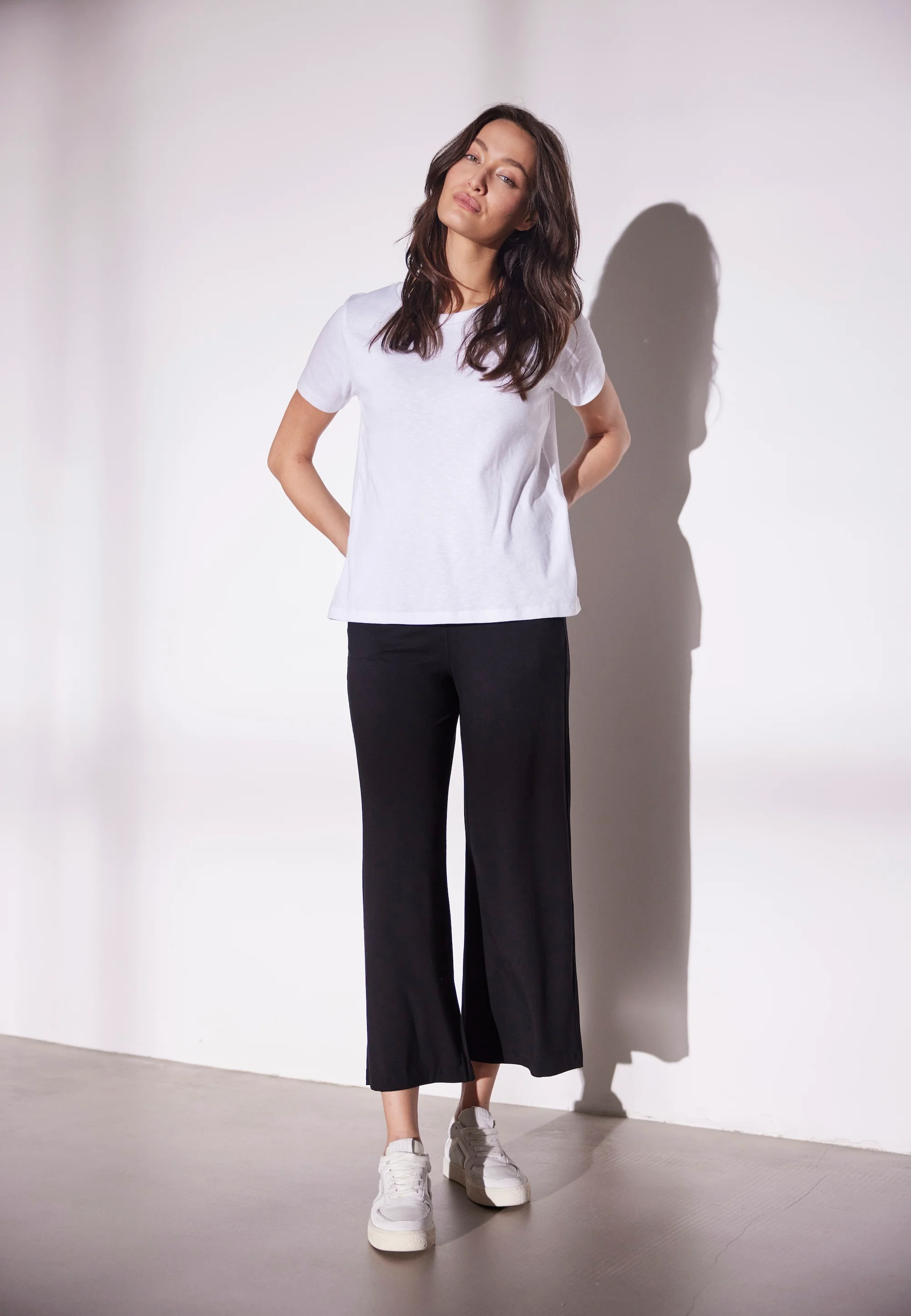 Donna Loose Jersey - Cropped - Black - Image 3