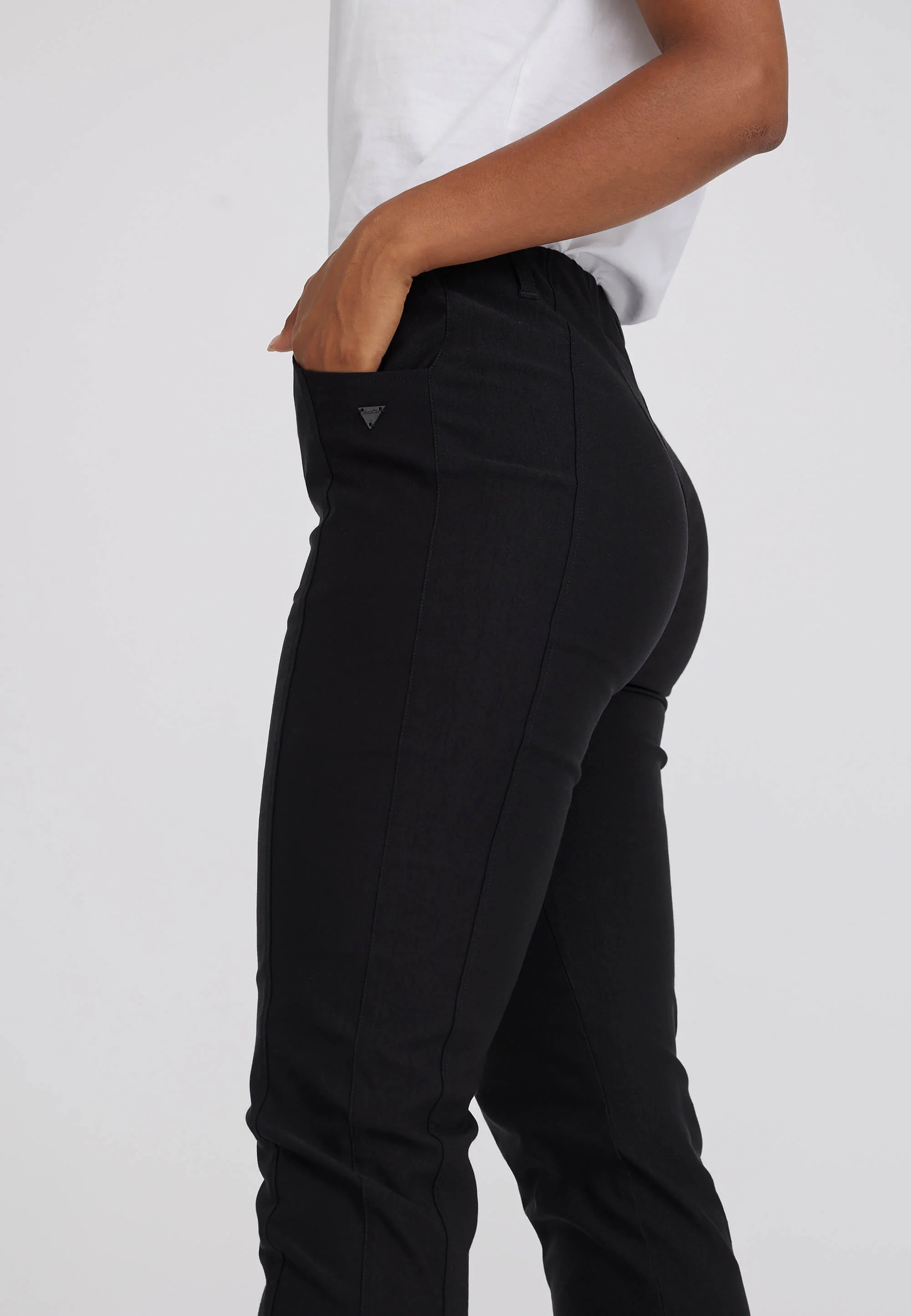 Rose Regular - Cropped - Black - Image 3