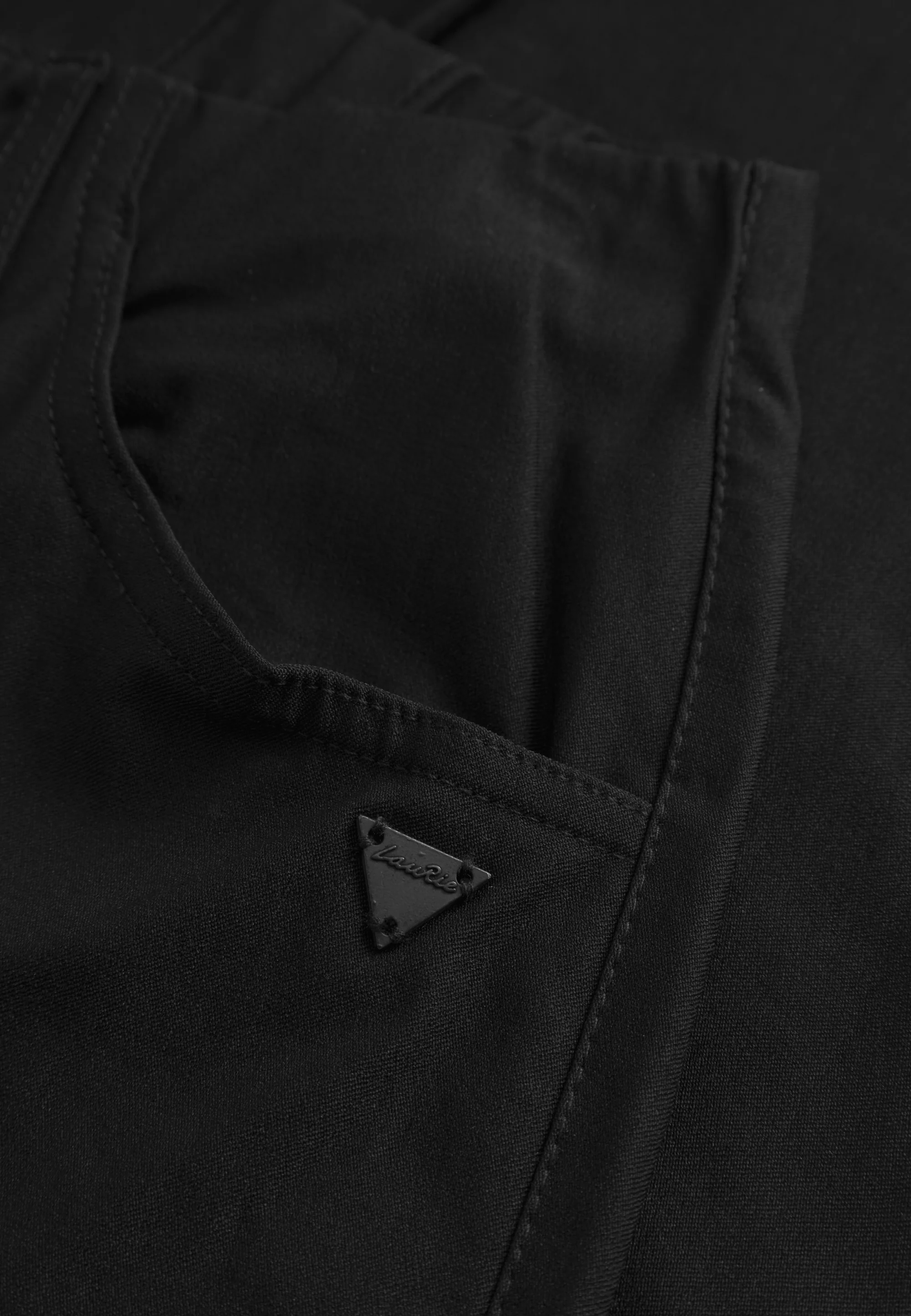 Kelly Regular - Medium Length - Black - Image 5
